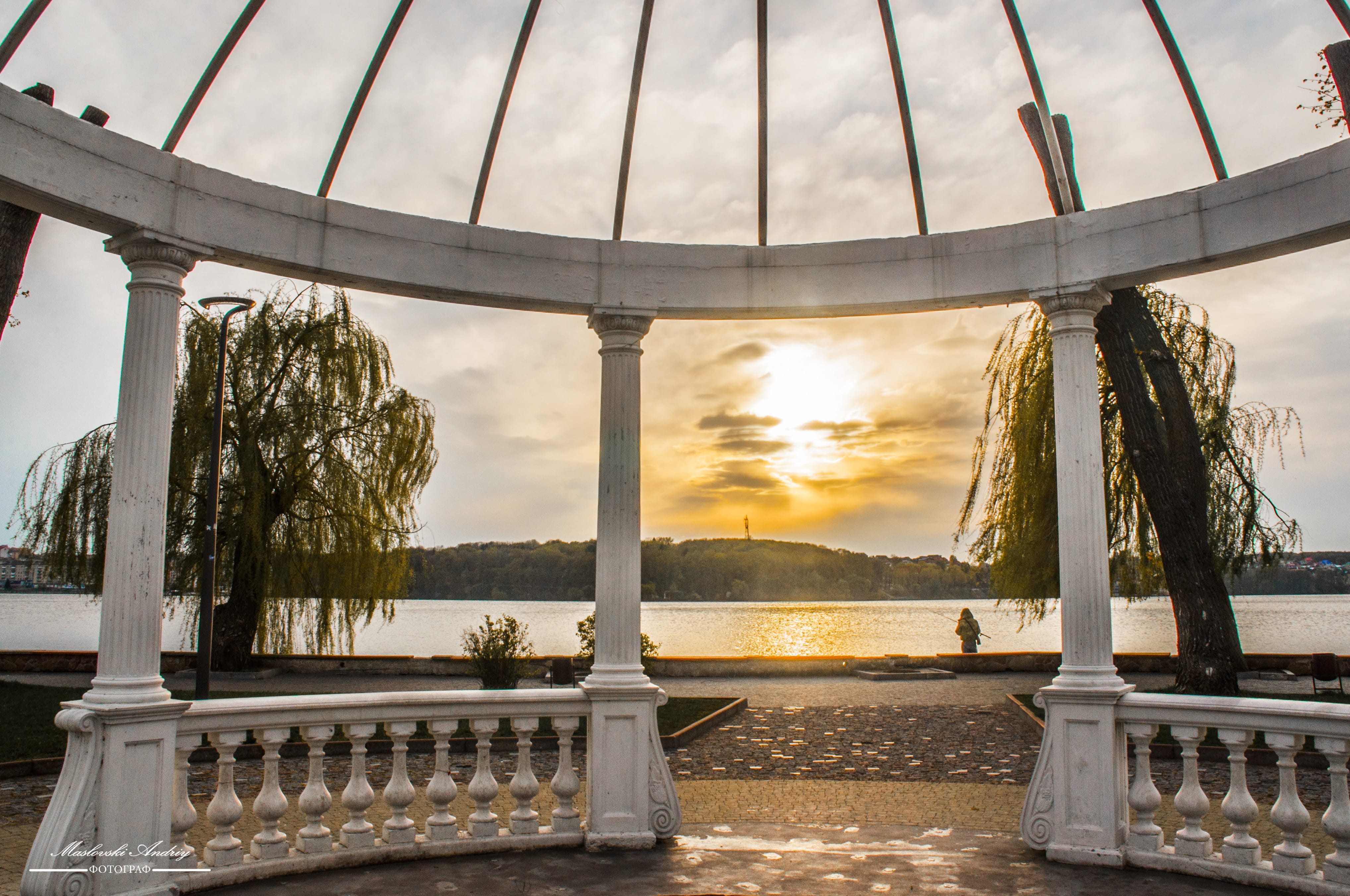 scenic, park, balustrade, tree, clouds, 4K, cloud - sky, day, sky, sand, bridge - man made structure, bridge, architecture, nature, outdoors, reflection, HD Wallpaper