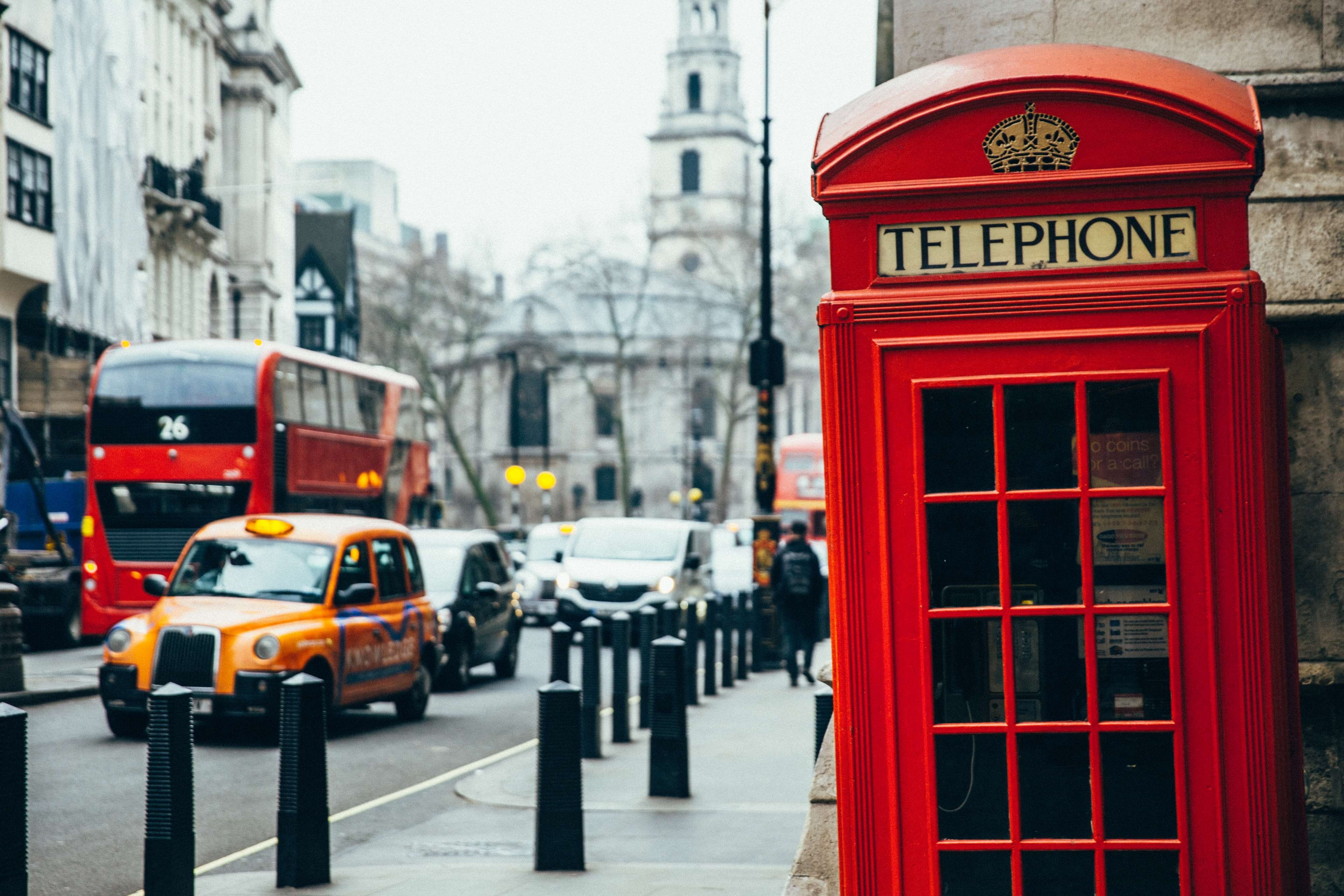 buildings, telephone, built structure, architecture, bus, motor vehicle, 4K, transportation, transportation system, mode of transportation, road, city life, HD Wallpaper
