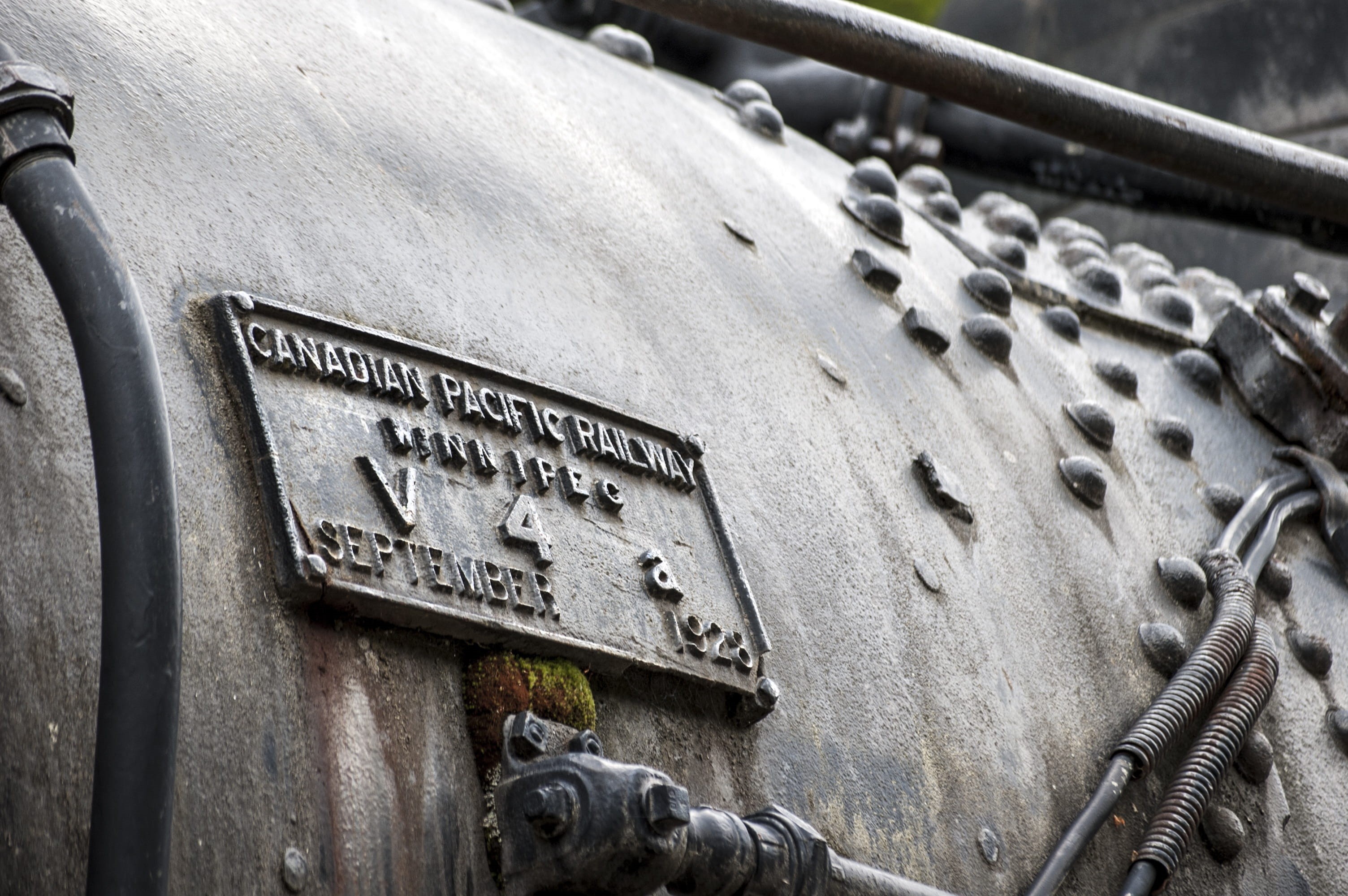 outdoors, history, cargo, rust, subway, rusty, historical, 2K, close-up, retro, information sign, old, locomotive, vintage, focus on foreground, vehicle, HD Wallpaper