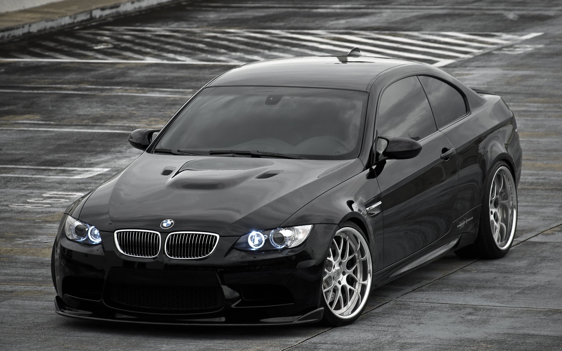 focus on foreground, retro styled, BMW M3 , 1080P, road, BMW E92, land vehicle, outdoors, no people, BMW, architecture, transportation, mode of transportation, HD Wallpaper