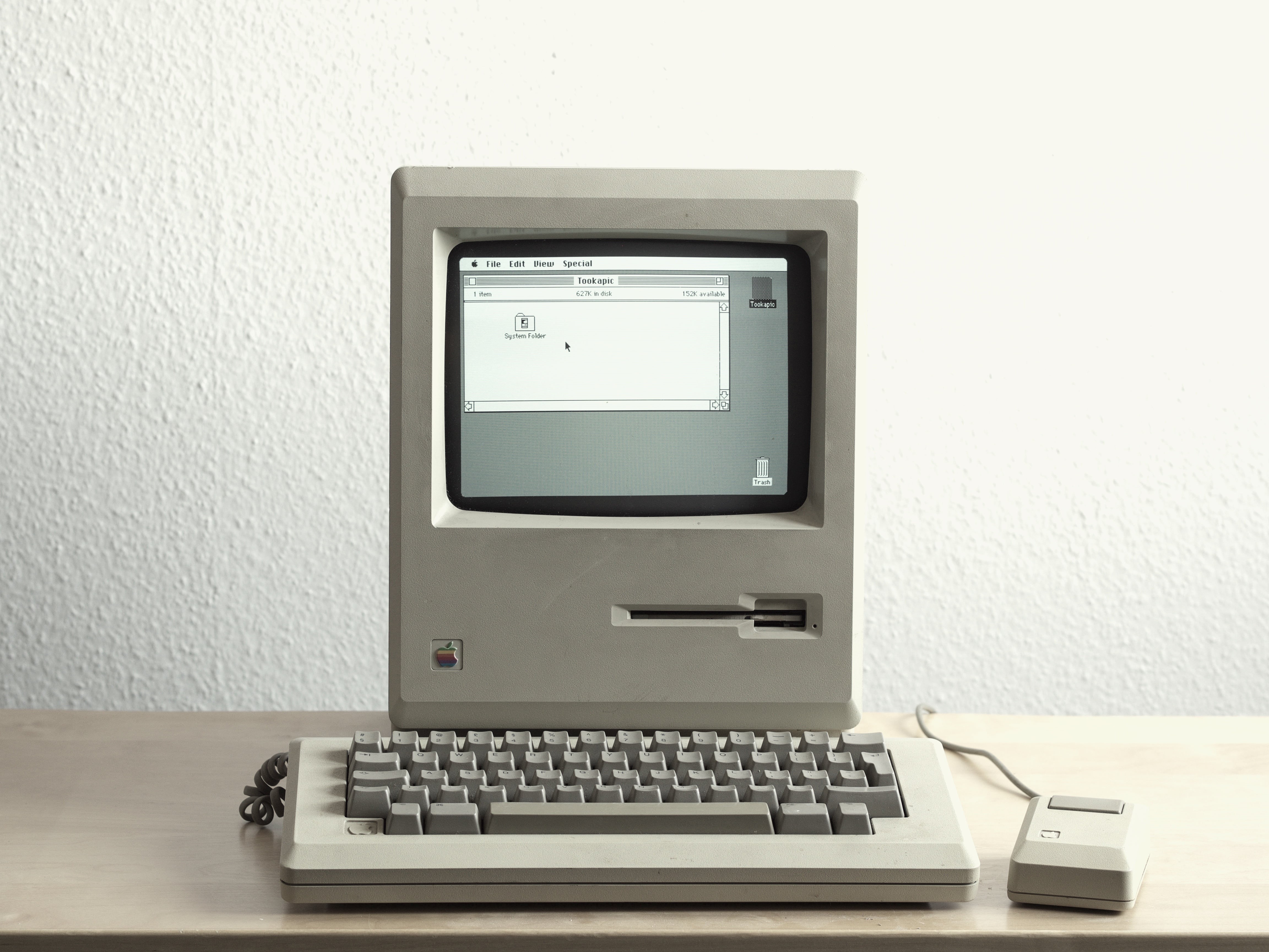 technology, electrical equipment, communication, turned, indoors, desktop pc, connection, retro, mouse, no people, vintage, close-up, monitor, wall - building feature, HD Wallpaper