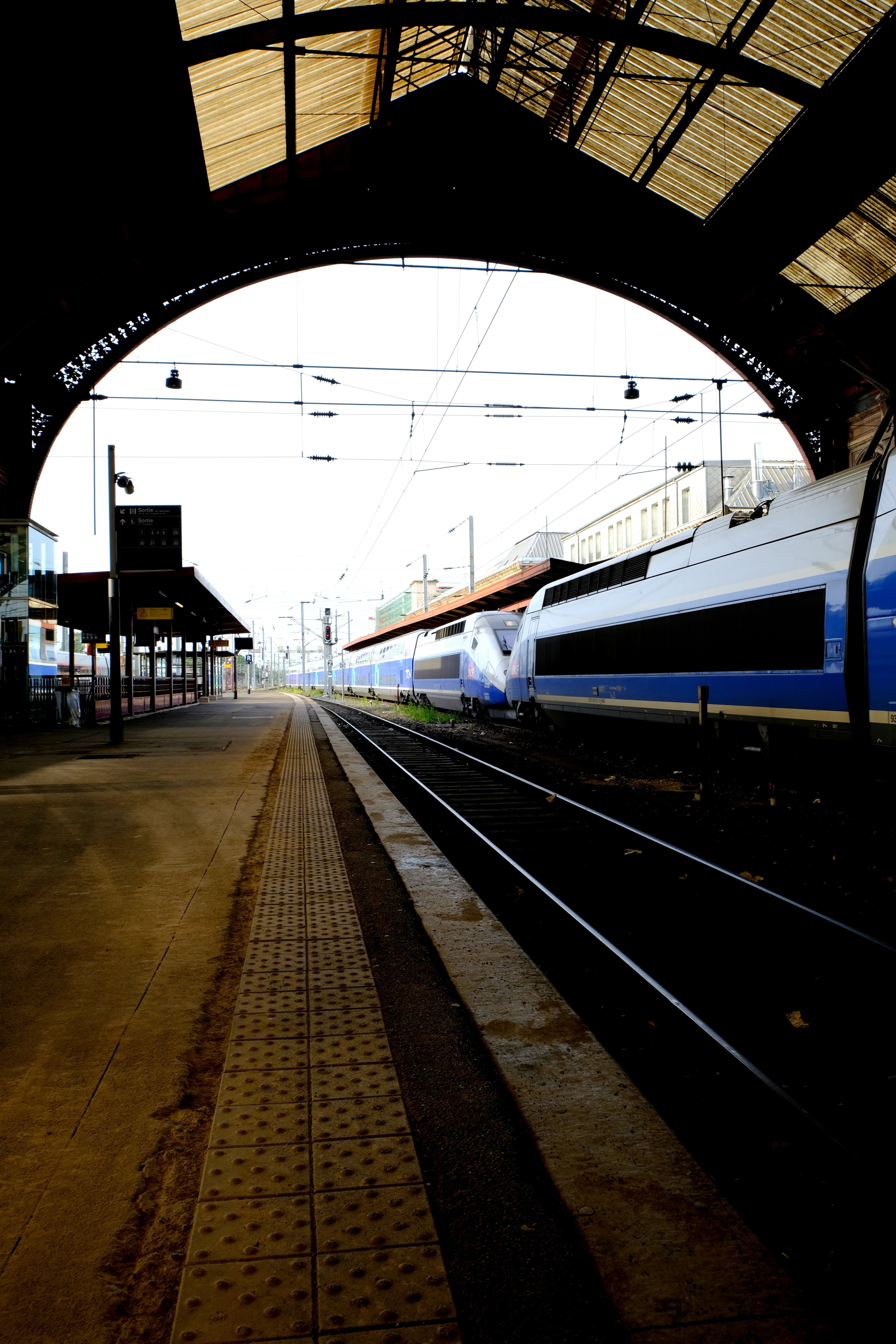 technology, arrival, nature, railroad station platform, high speed, locomotive, trains, railroad station, double-deck cars, impressive, train, french, station, Phone HD Wallpaper