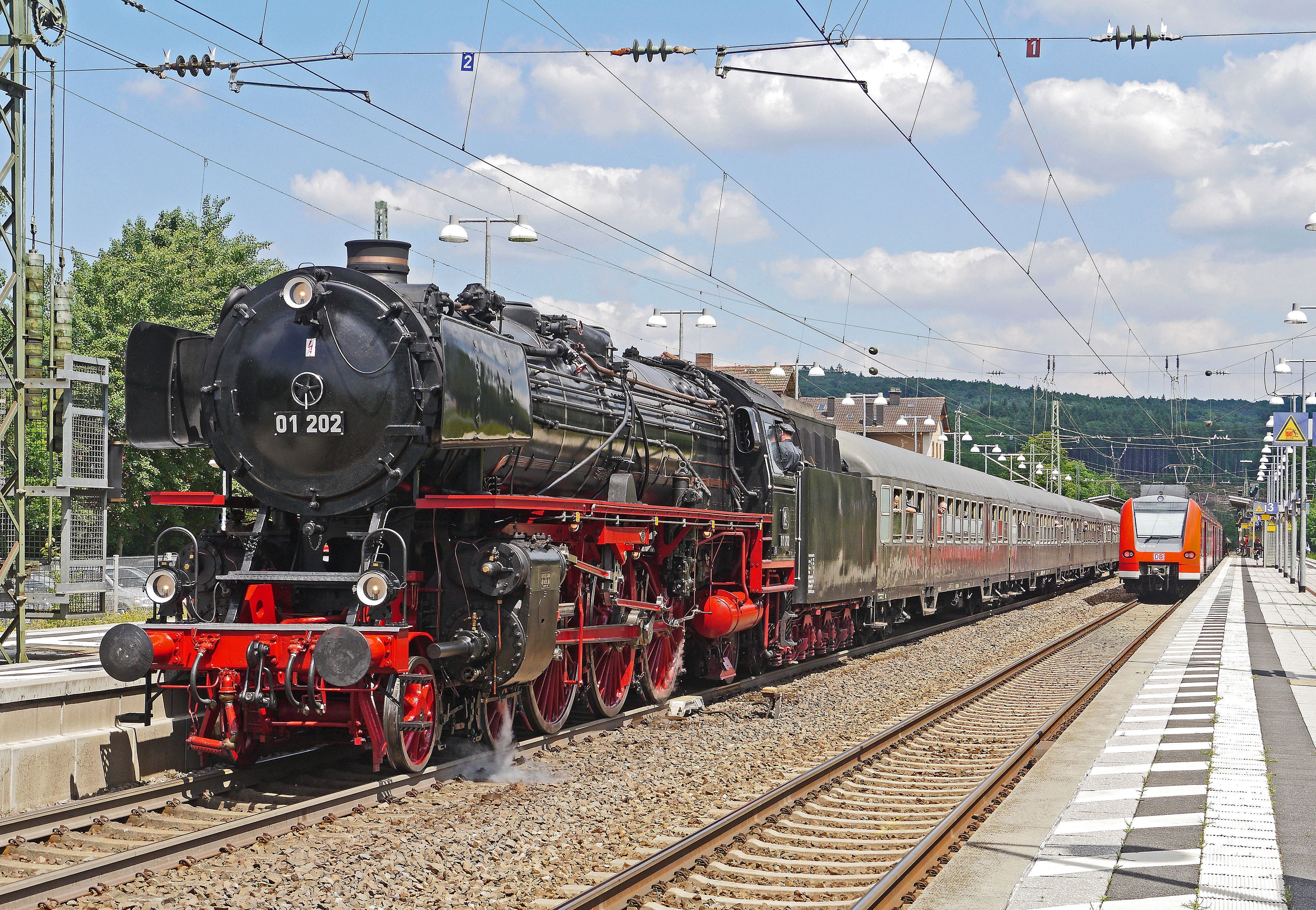 encounter, silberlinge, local train, railway station, rhine-neckar-s-bahn, cloudy, passenger train, train, engine, old, arrival, black, electricity, cylinder steam, HD Wallpaper