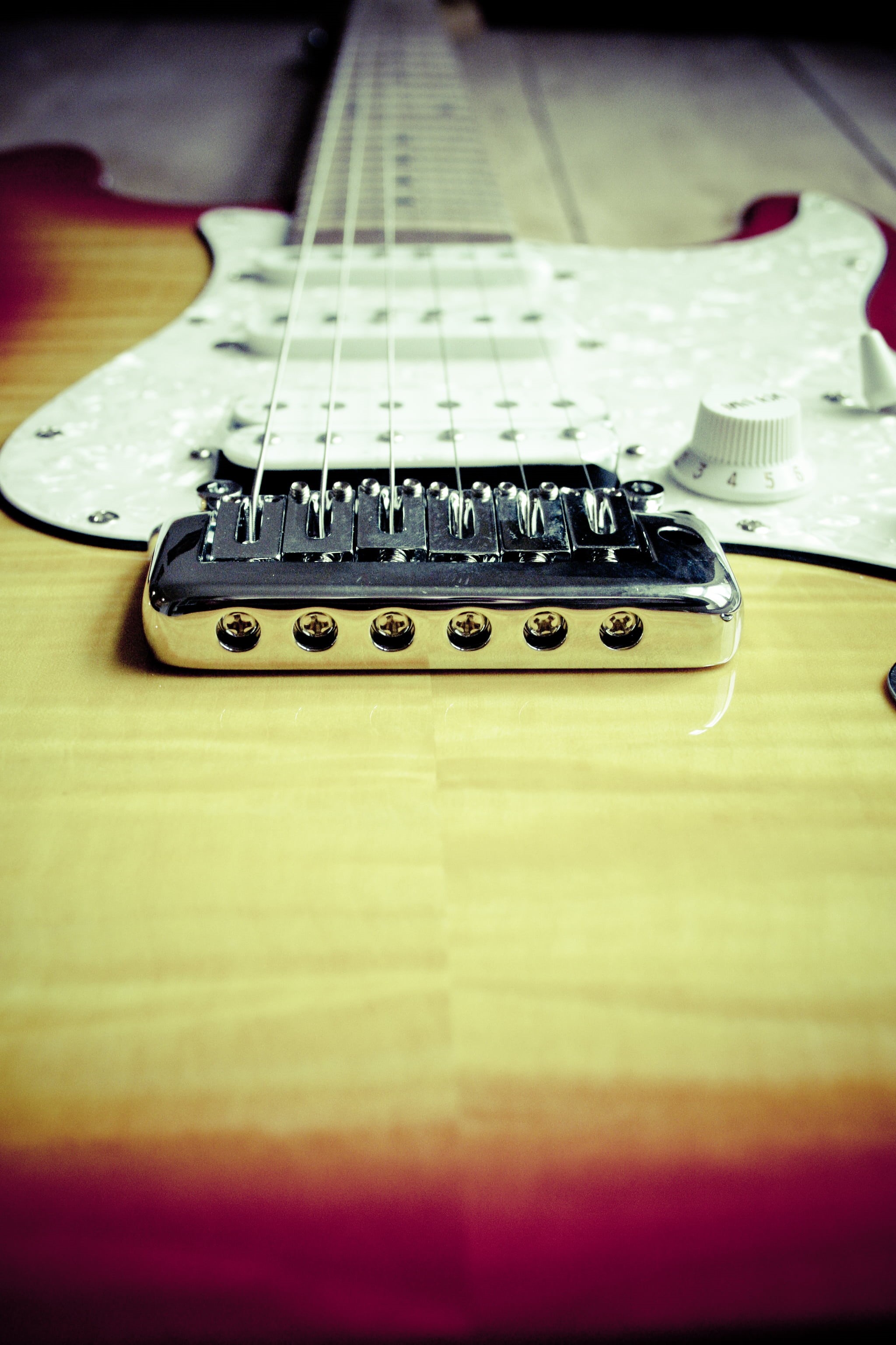 photography, shallow, white, still life, auto post production filter, bokeh, musical instrument string, brown, electric, fender, wood - material, detail, Phone HD Wallpaper