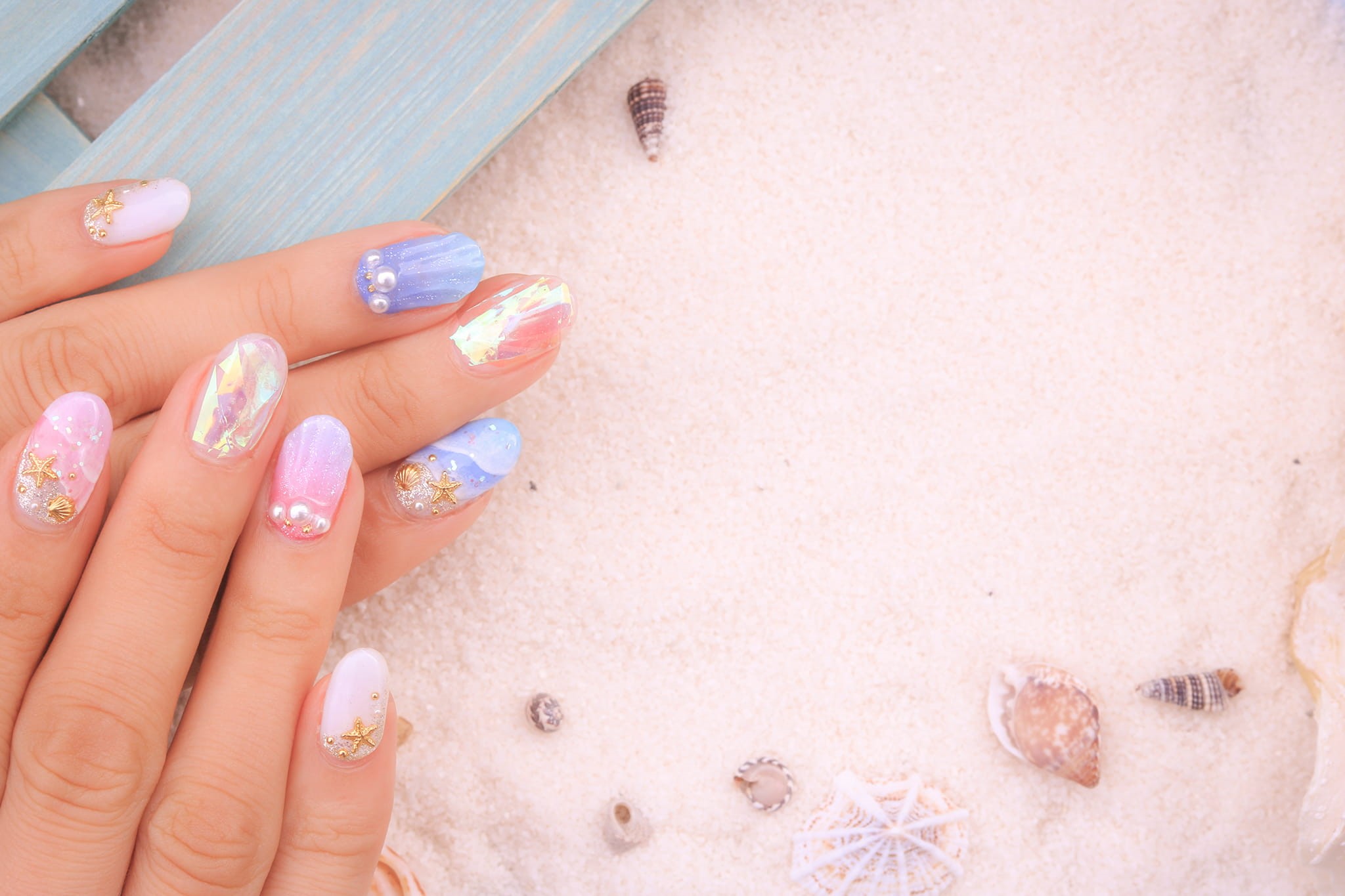 floral pattern, females, s, blue, beautiful woman, body part, arts, human body part, people, creativity, finger, person, hand, manicure, body Care, 1080P, HD Wallpaper