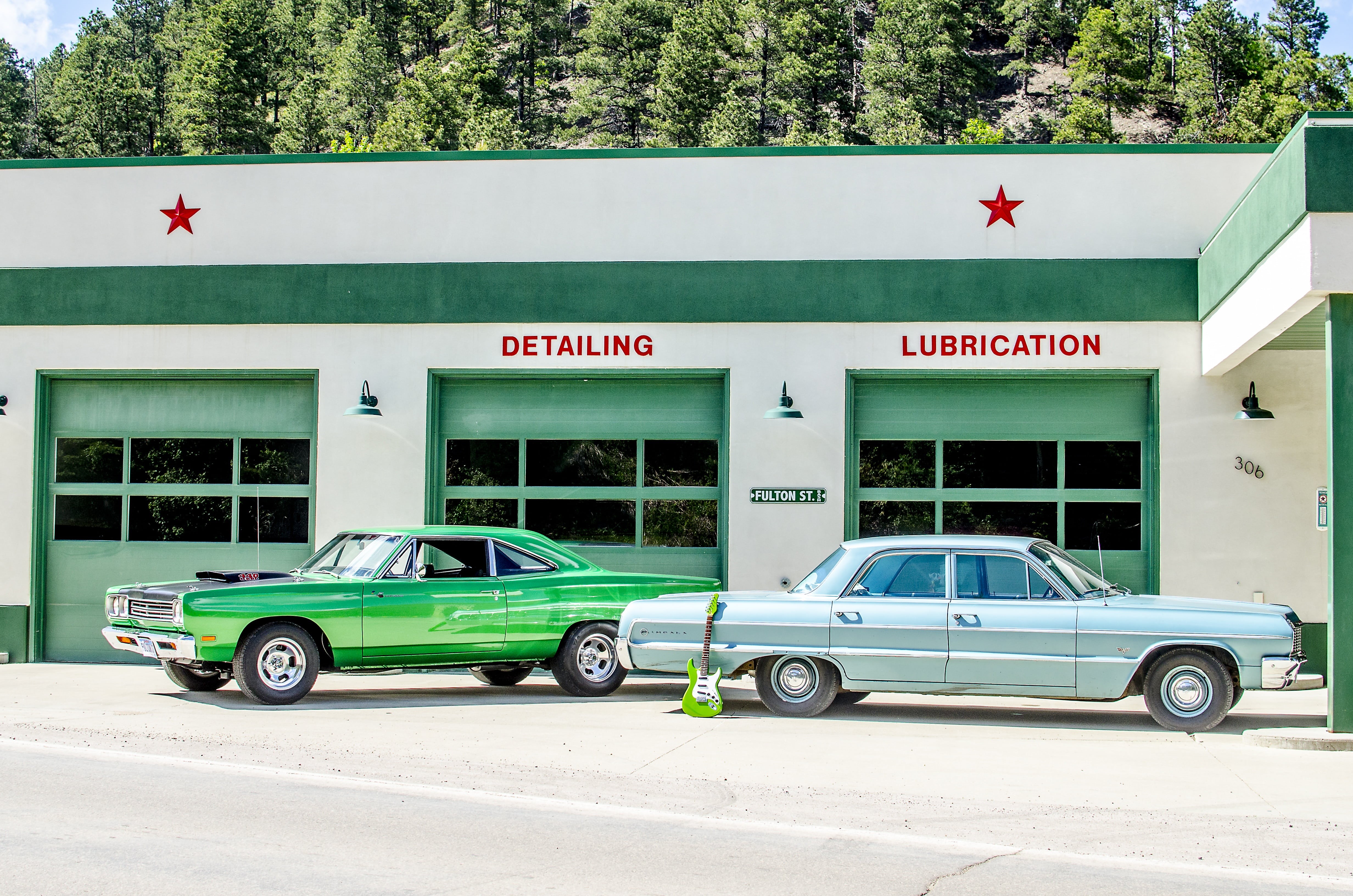 architecture, price, gas station, motor vehicle, city, green, power, gray, pump, land vehicle, 4K, maintenance, muscle cars, auto, automobile, classic, HD Wallpaper