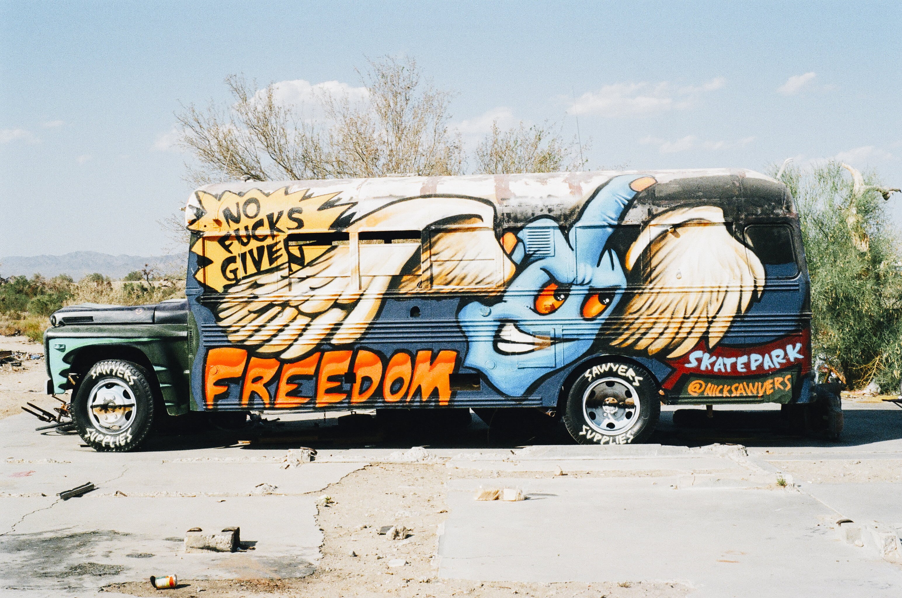 graffiti, brown, transportation, mode of transportation, paint job, white, road, skatepark, day, no people, truck, rebellious, nature, clear, blue, wheel, HD Wallpaper