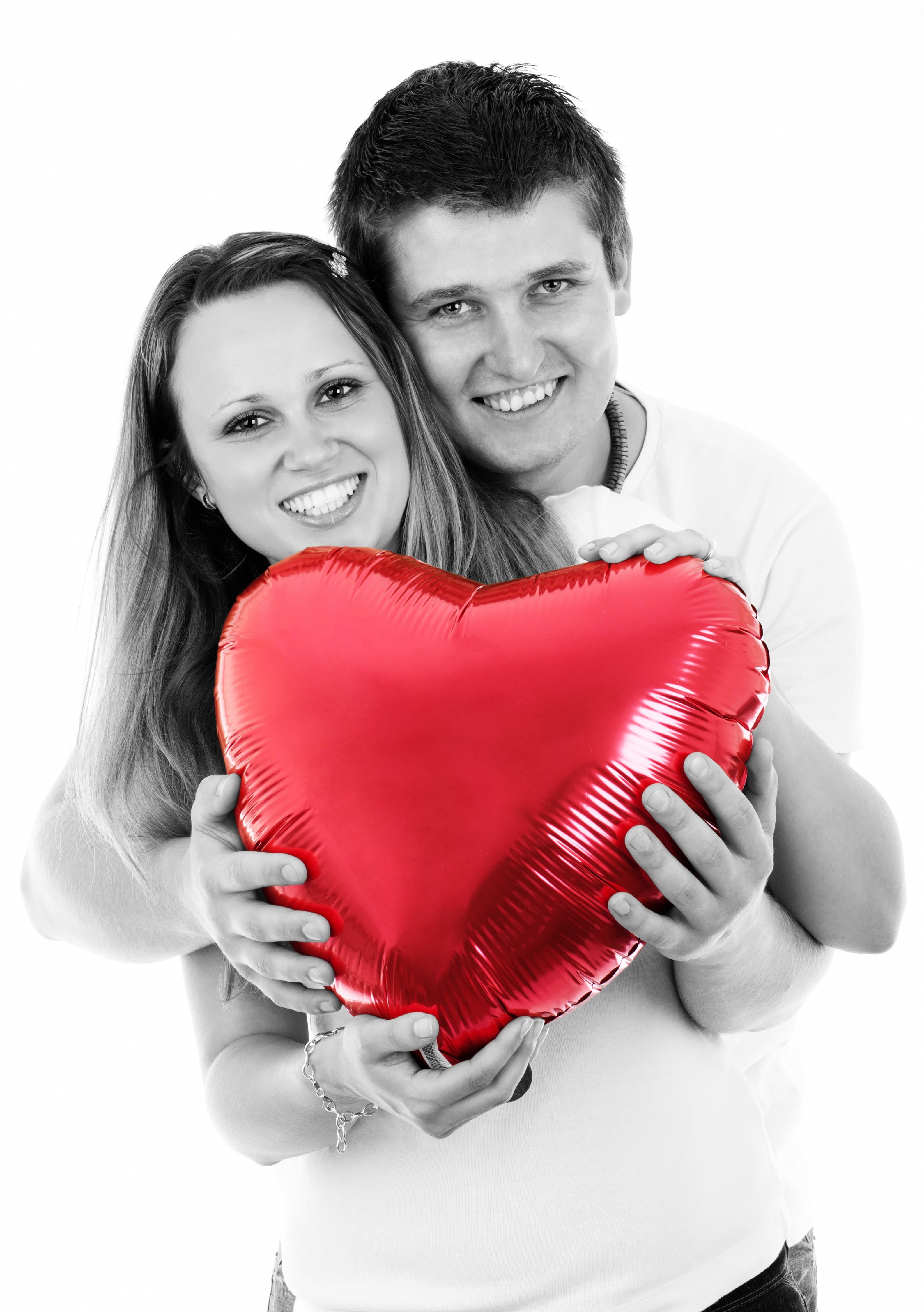 couple, isolated, man, emotion, young women, dating, people, caucasian Ethnicity, valentine, males, holding, indoors, hairstyle, studio Shot, white, heart, Phone HD Wallpaper