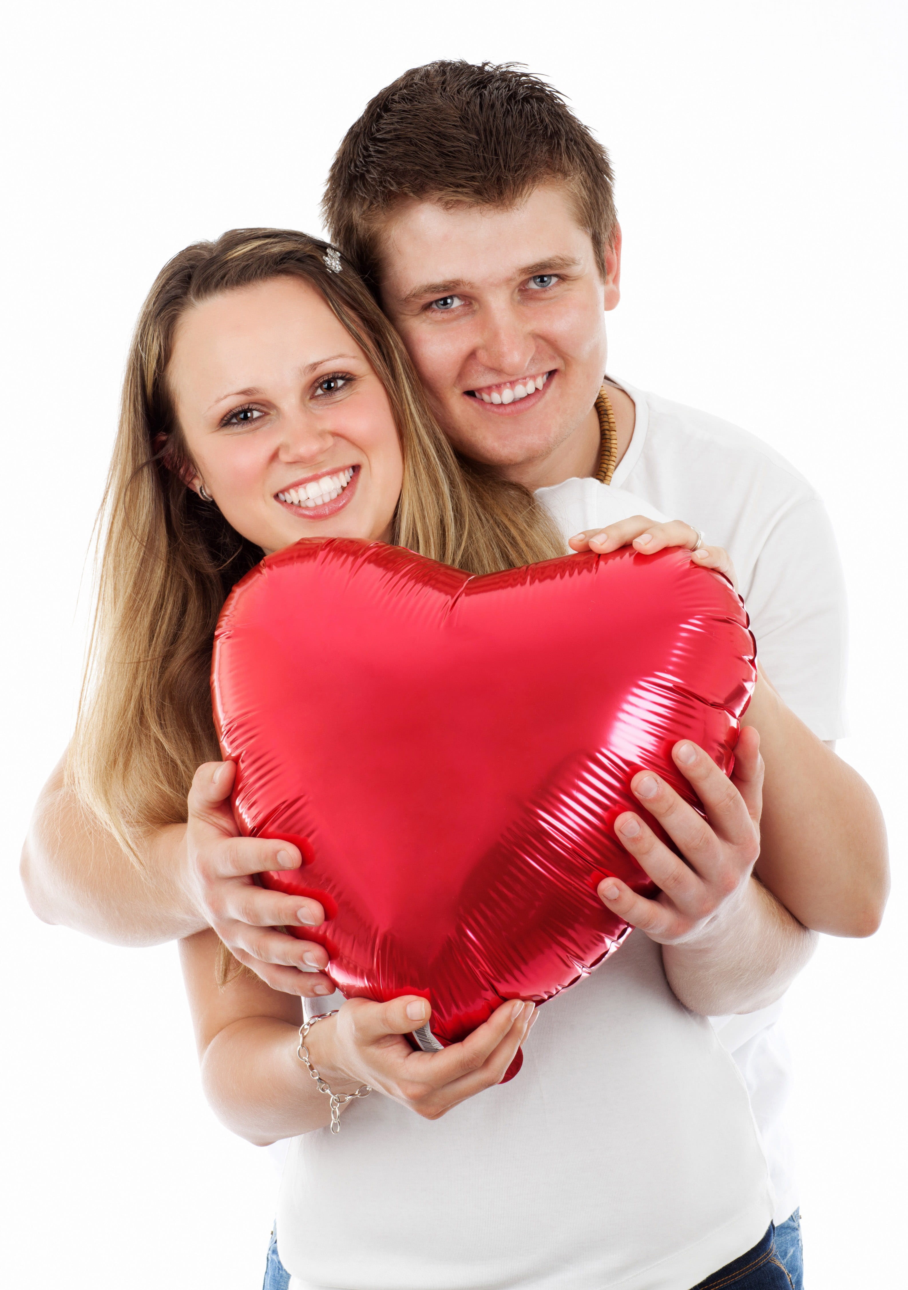 couple - Relationship, smiling, heart balloon, young Adult, man, dating, studio Shot, day, beauty, loving, caucasian Ethnicity, young, valentine, joy, front view, Phone HD Wallpaper