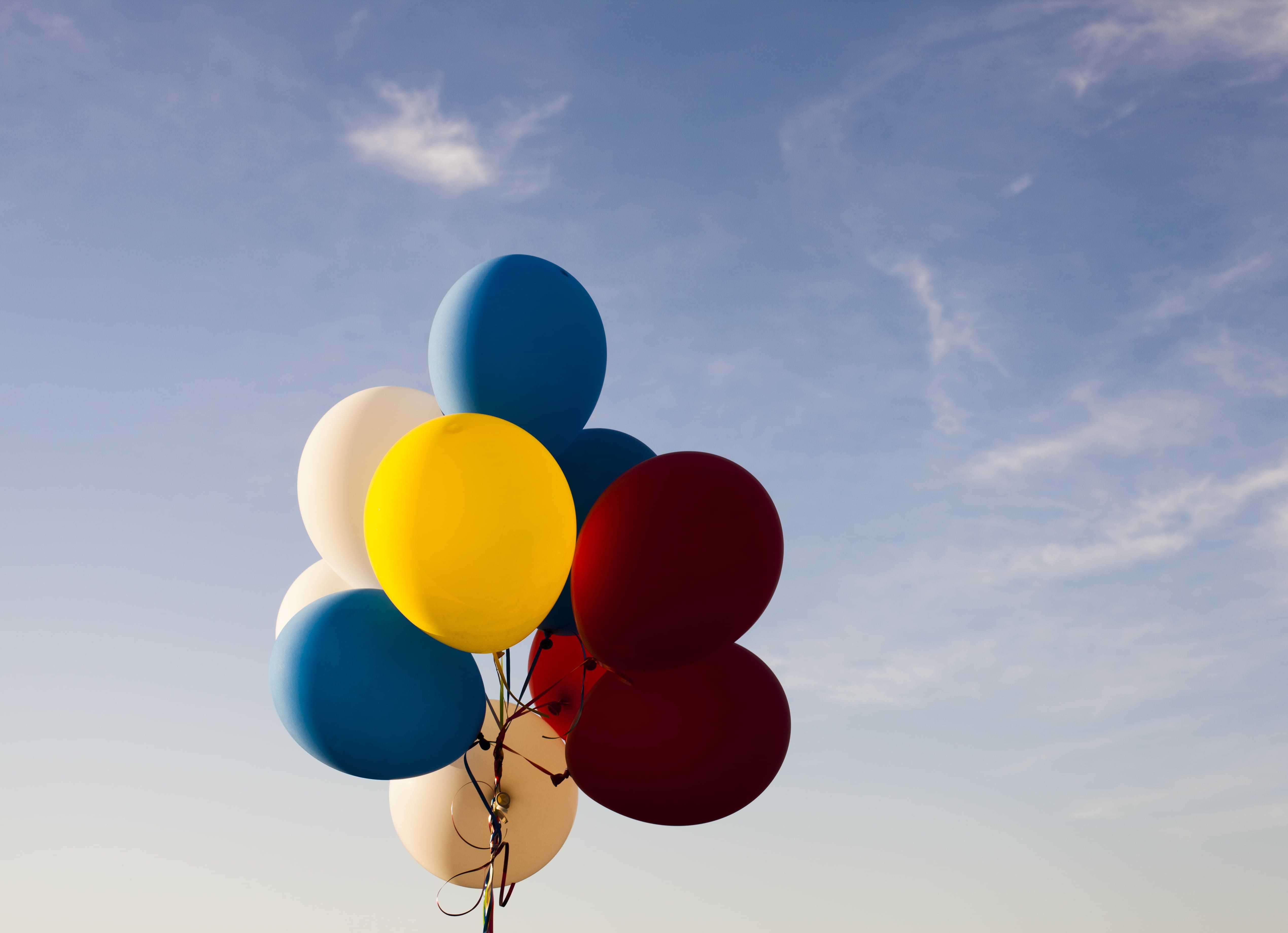 outdoors, nature, helium, white, multicolored, fun, sunlight, variation, going, yellow, flying, air, helium balloon, 4K, red, celebration, group of objects, HD Wallpaper