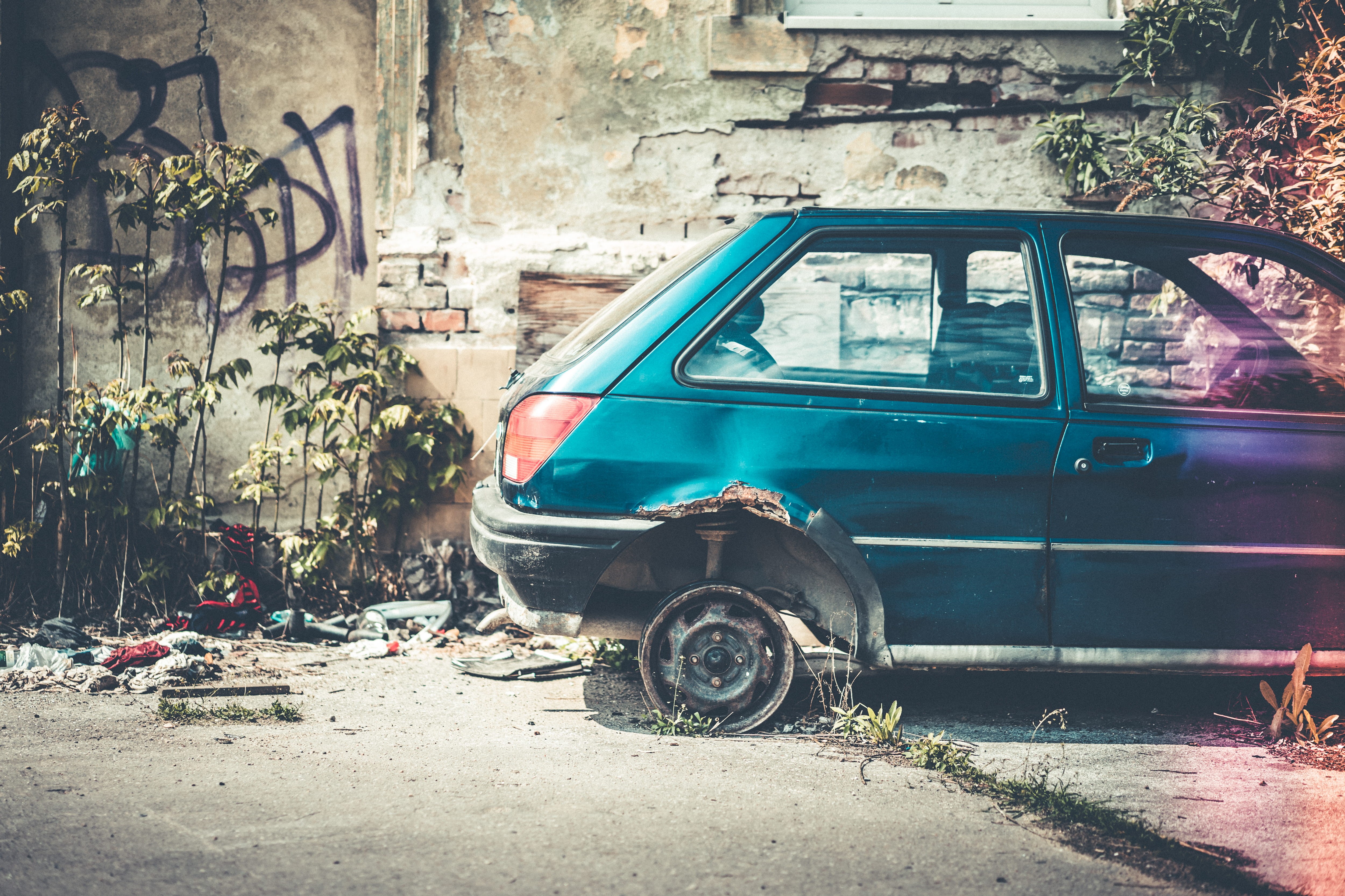 urbex, 4K, stationary, wall - building feature, bad, urban, built structure, wall, Broken, plant, wrecked, Abandoned, transportation, run-Down, urban Scene, HD Wallpaper