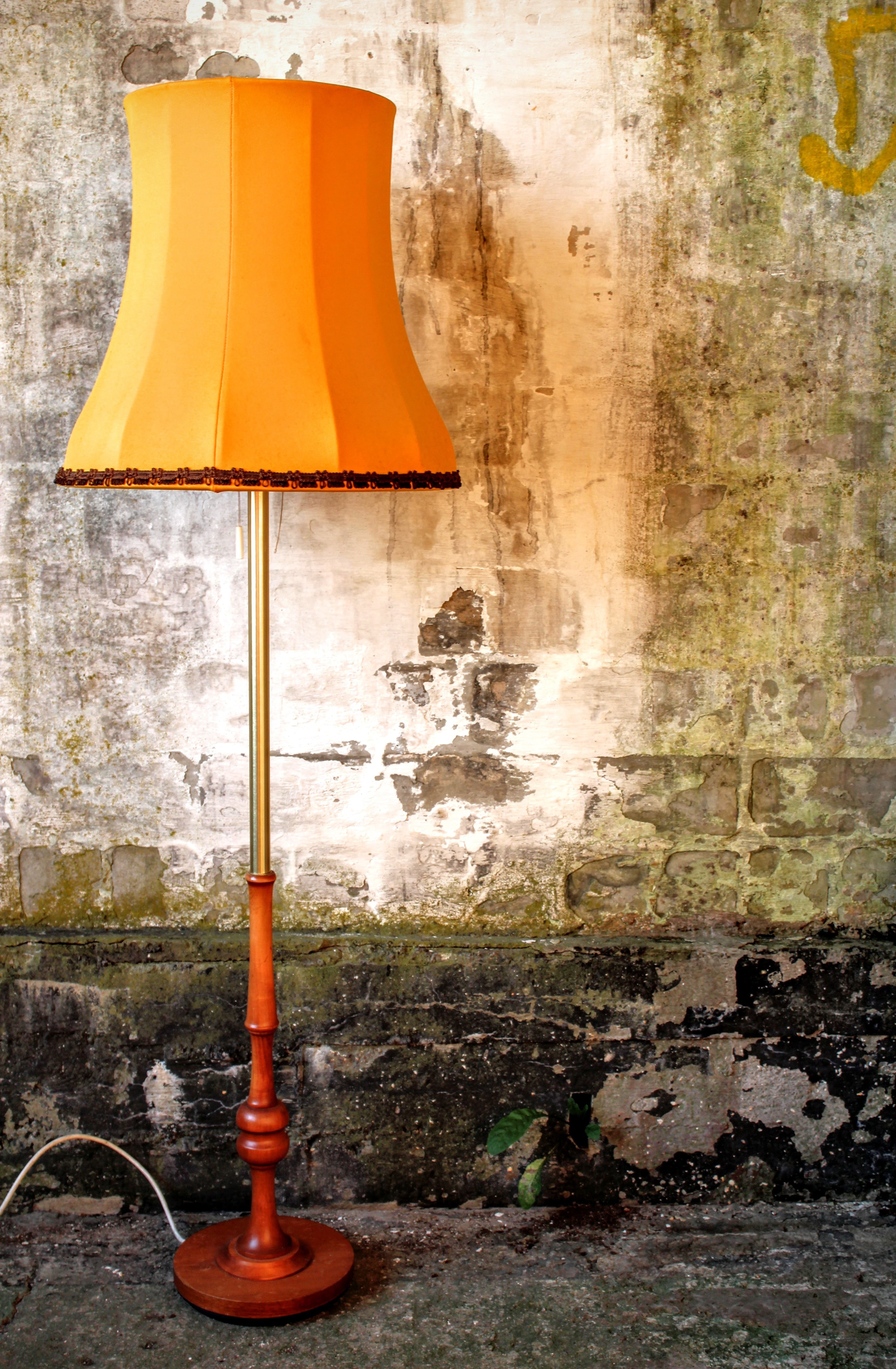 floor lamp, lampshade, orange, table, orange color, old, brown, 70th, squatters, man made, interior design, wall - building feature, lighting equipment, Phone HD Wallpaper