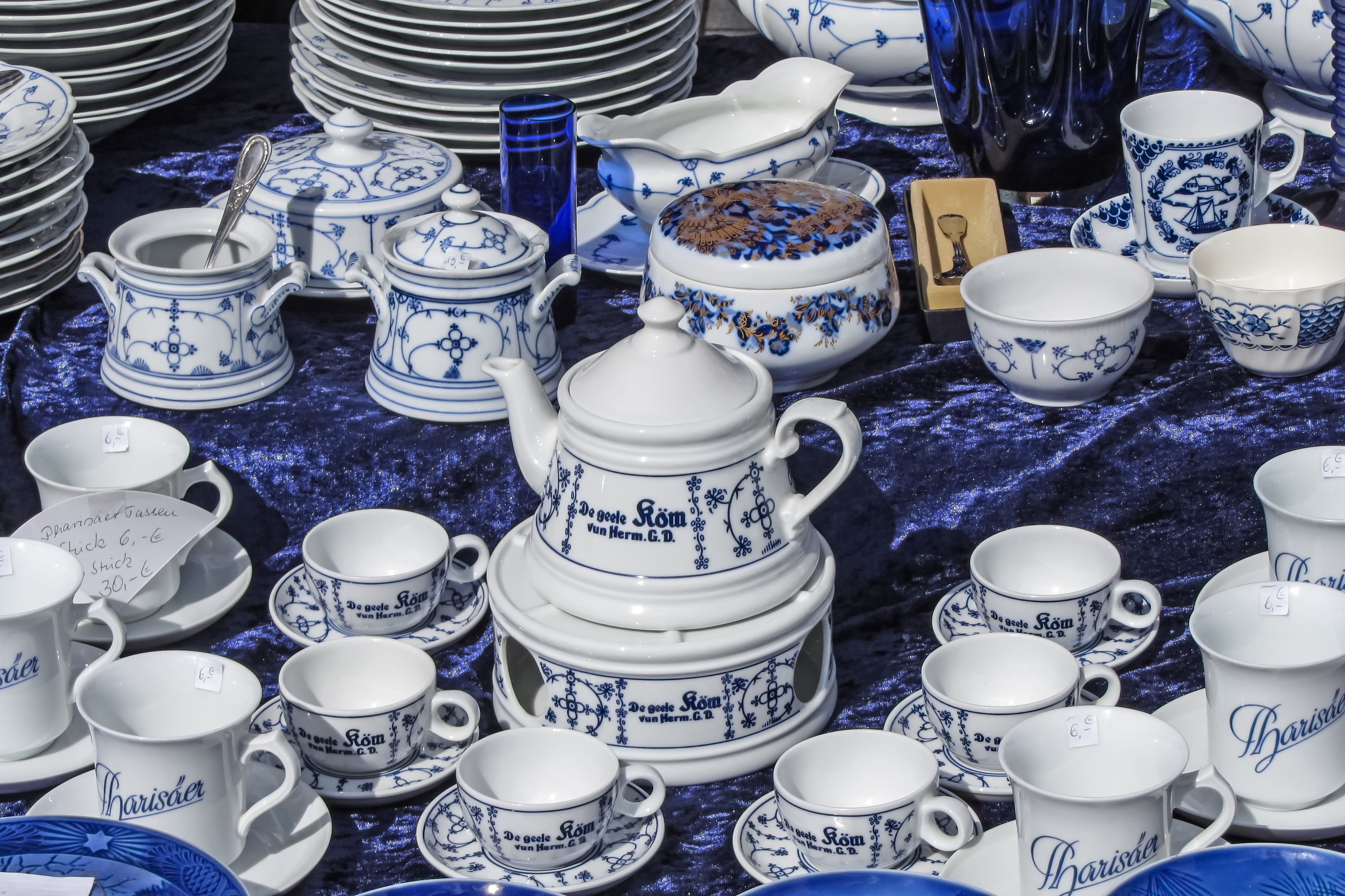 container, in a row, indoors, pottery, Old, porcelain, still life, t, blue white, 4K, teapot, sugar pots, ceramics, mug, plate, kitchen utensil, abundance, HD Wallpaper