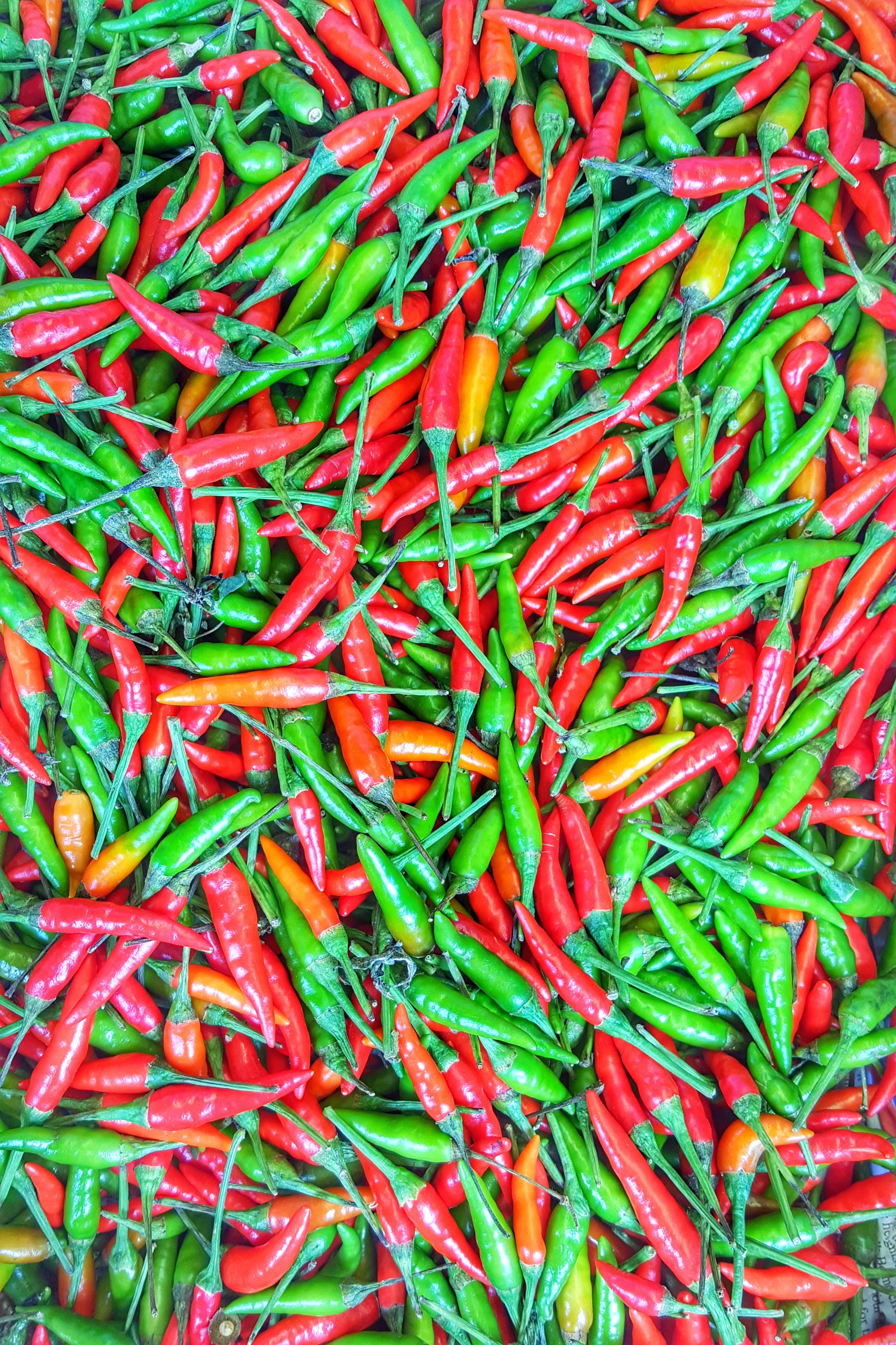 natural, leaf, cooking, organic, chilli, retail, no people, herbs, green color, still life, freshness, wooden, spices, vegetables, healthy eating, cook, Phone HD Wallpaper