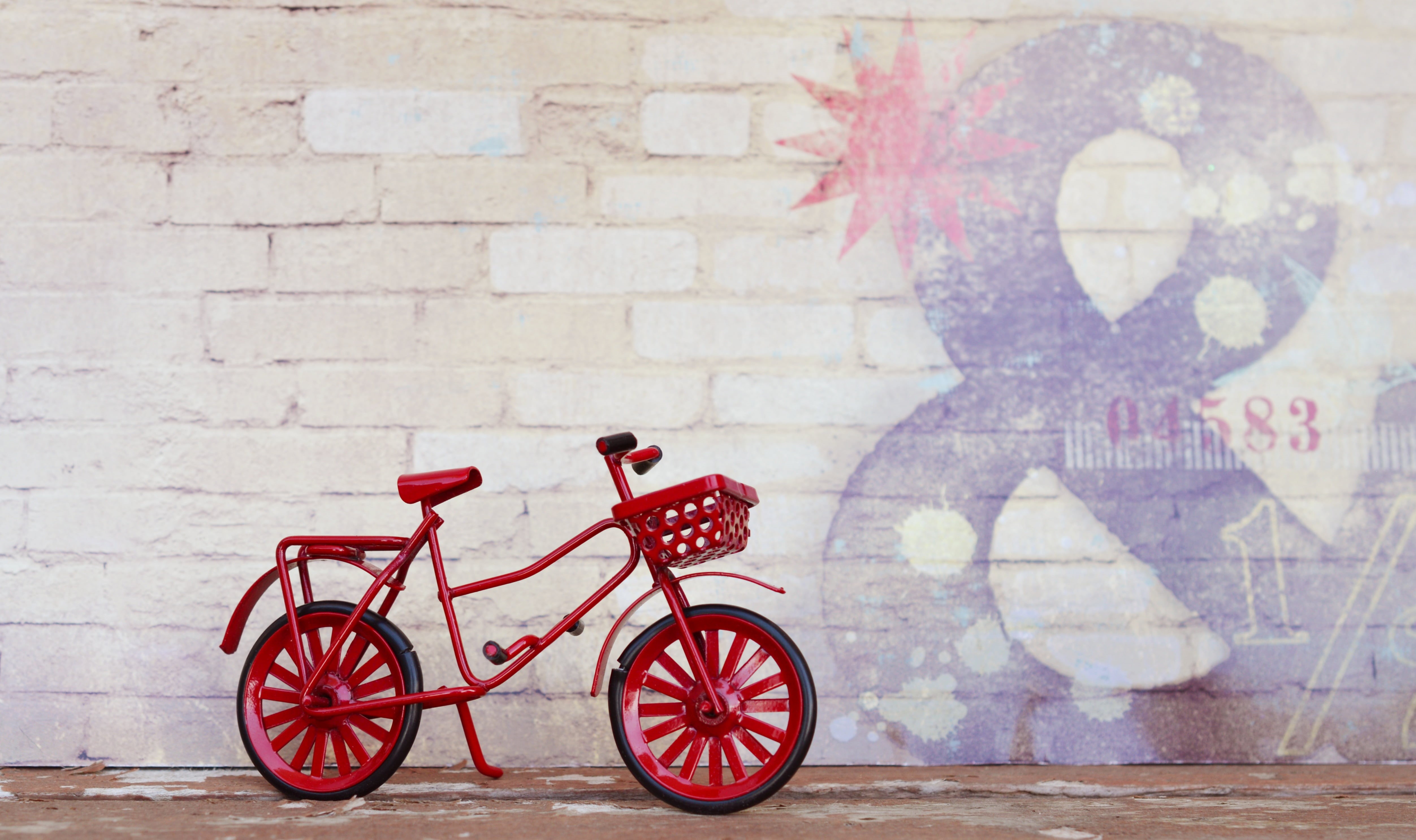 wheel, vintage, land vehicle, mode of transportation, architecture, wall - building feature, brick, art and craft, bike, cycle, brick wall, no people, sport, HD Wallpaper