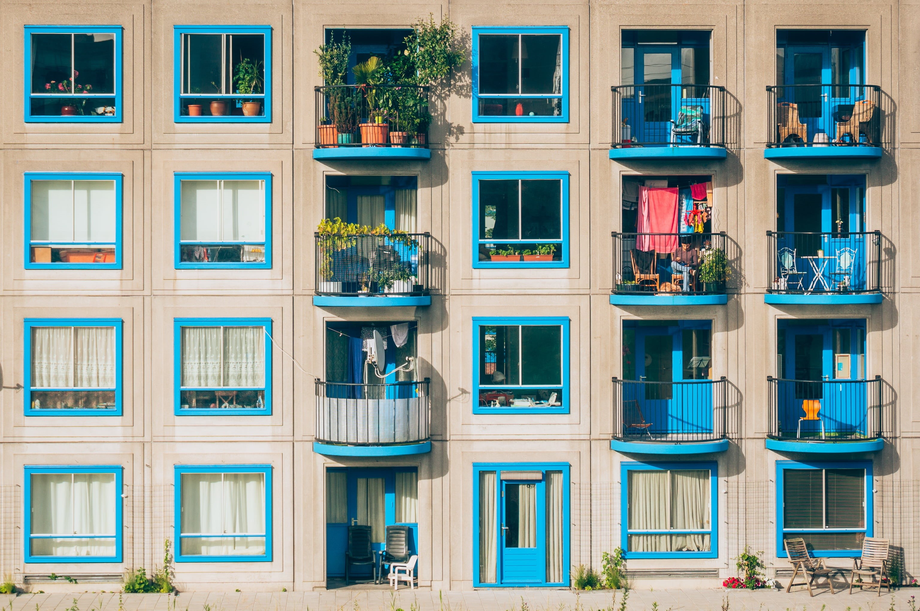 in a row, daytime, nature, architecture, city, white, 2K, windows, side by side, glass - material, outdoors, facade, concrete, blue, close-up, balconies, HD Wallpaper