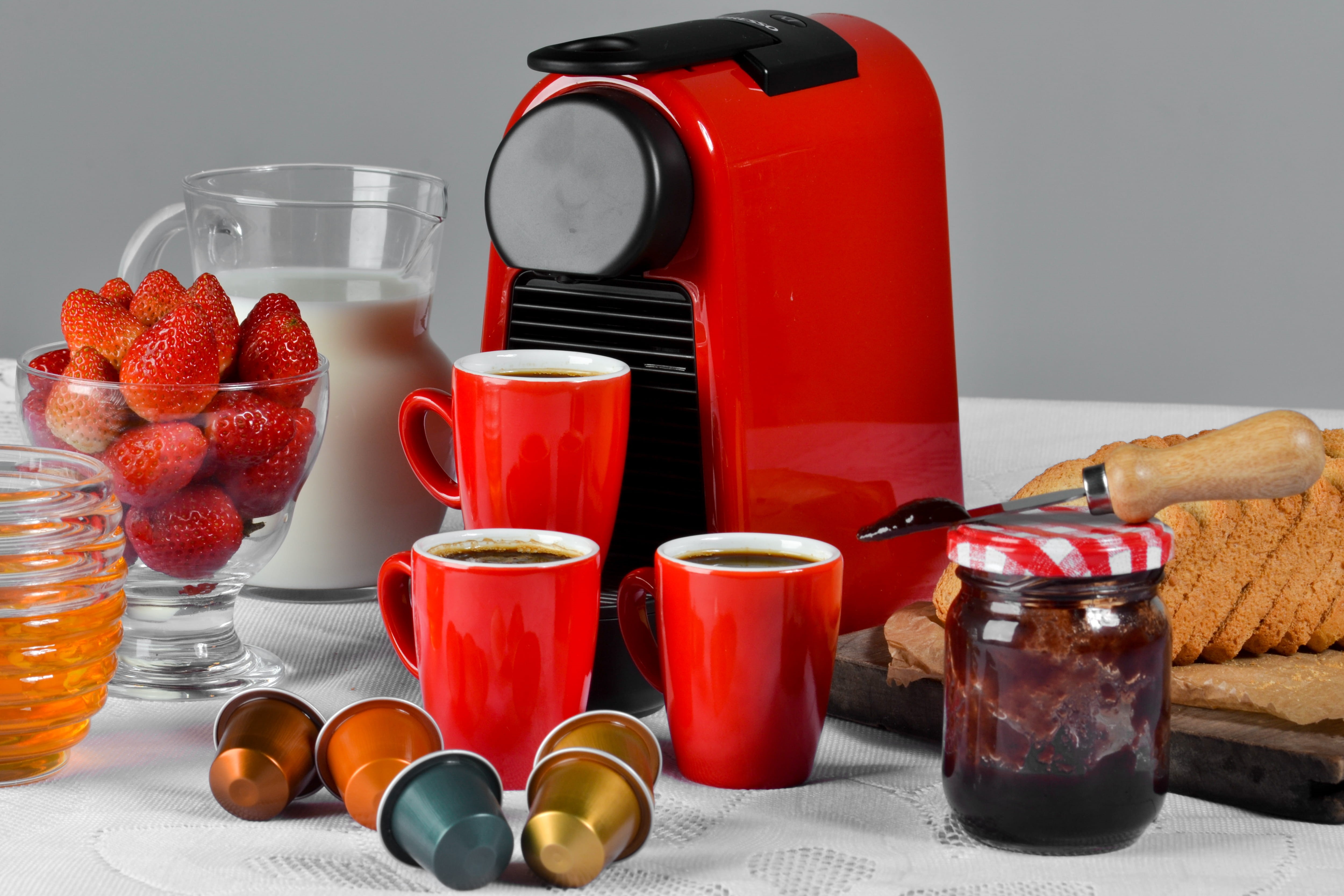 drink, filled, preserve, 4K, food and drink, color, cup, wood, coffee maker, beverage, red, milk, indoors, table, wellbeing, near, studio shot, still life, HD Wallpaper