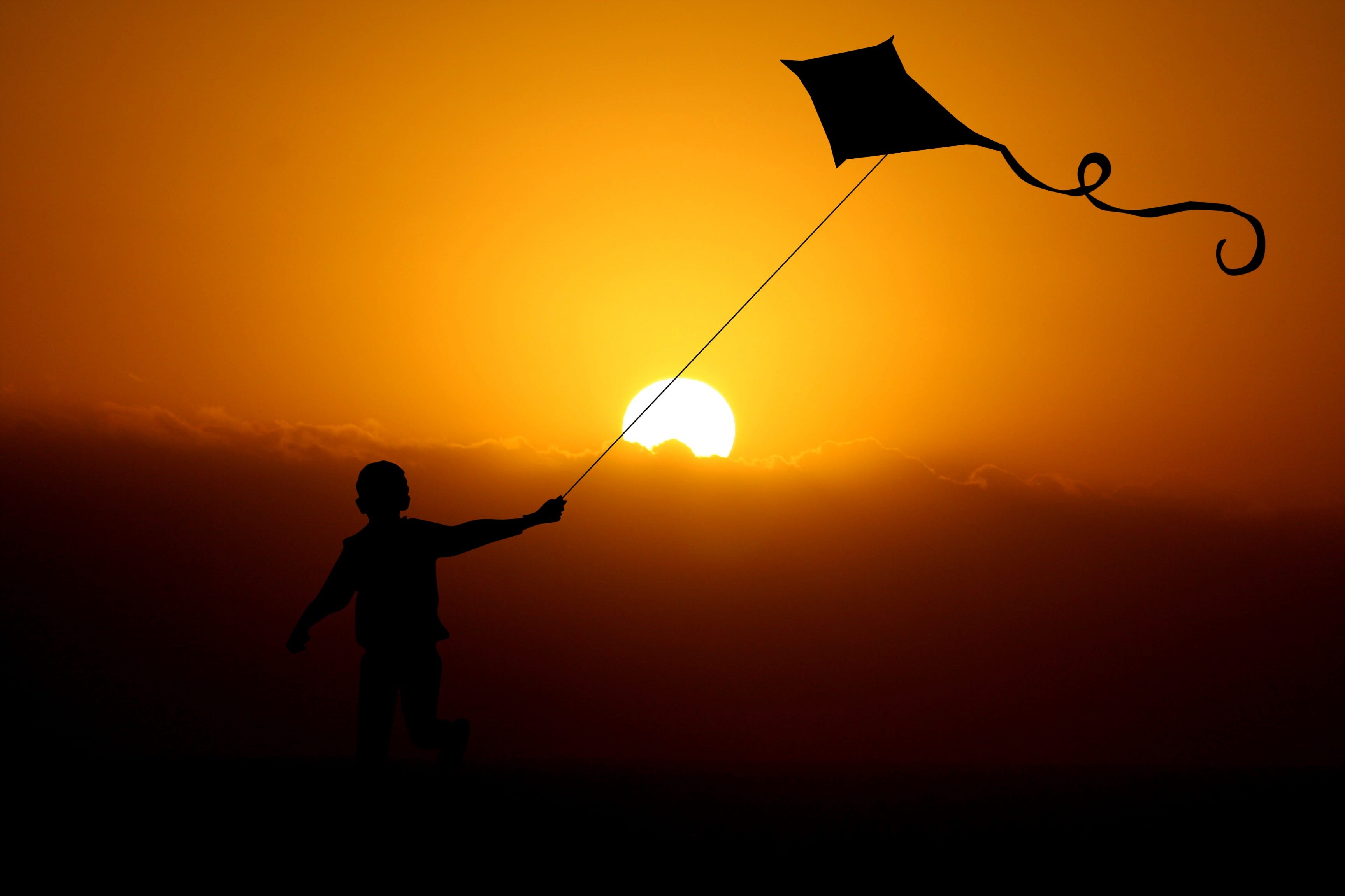 kite, warm colors, sunset, dom, wind, back lit, human arm, childrens, evening sky, 2K, fly, sun, flutter, one person, blow, offspring, playing, child, HD Wallpaper