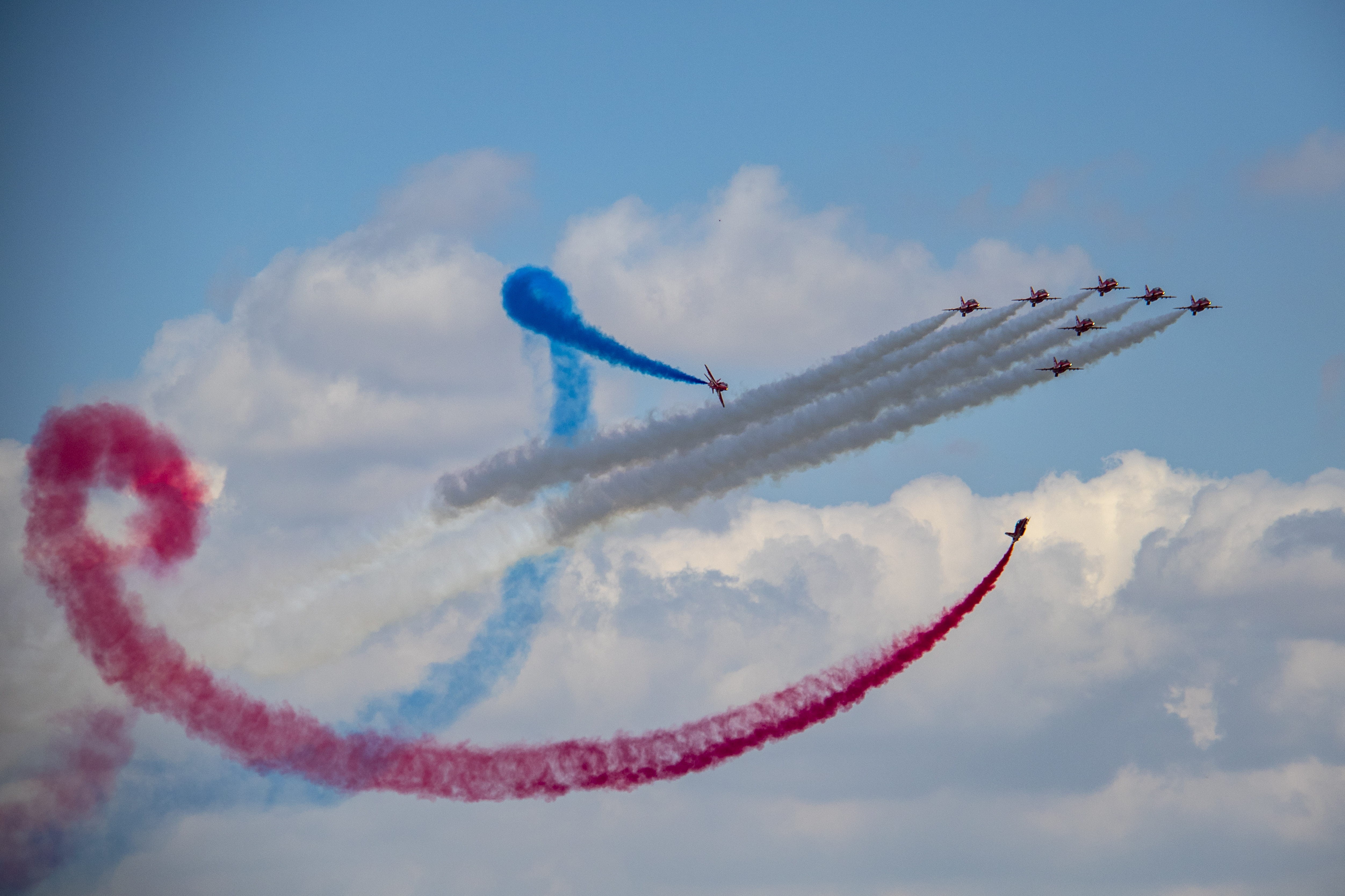 show, several, planes, airshow, low angle view, red, multi colored, airplane, outdoors, flying, line, aircraft, sky, fairford, kite, white, aerobatics, HD Wallpaper
