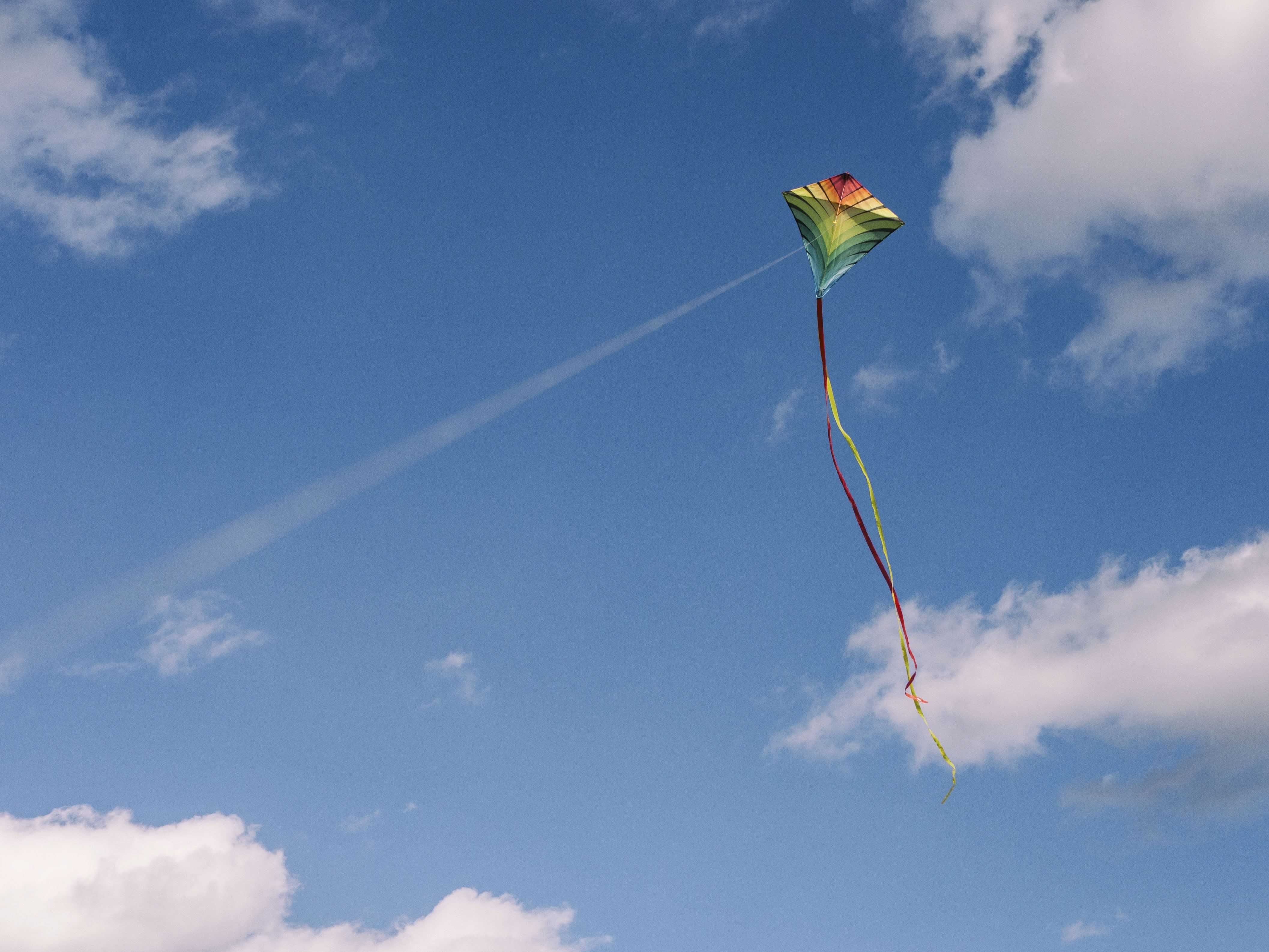 multi Colored, colors, plane, green Color, mid-air, day, 4K, sky, low angle view, kite - Toy, summer, wind, vapor trail, flag, air vehicle, airshow, environment, HD Wallpaper