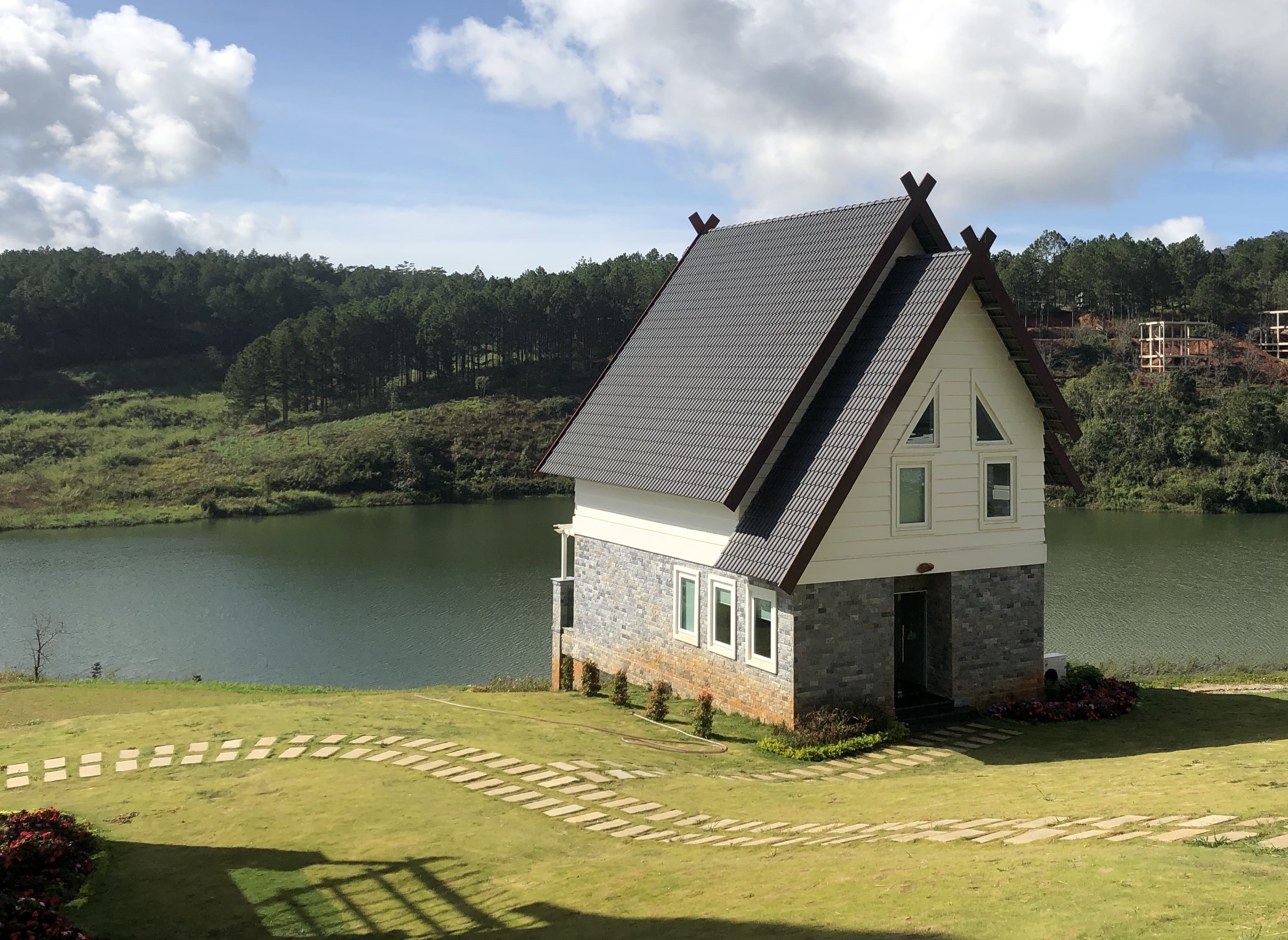 house, lake, plant, white, growth, tower, green color, rural, cloud - sky, shelter, sky, building, built structure, roof, outdoors, no people, vietnam, HD Wallpaper