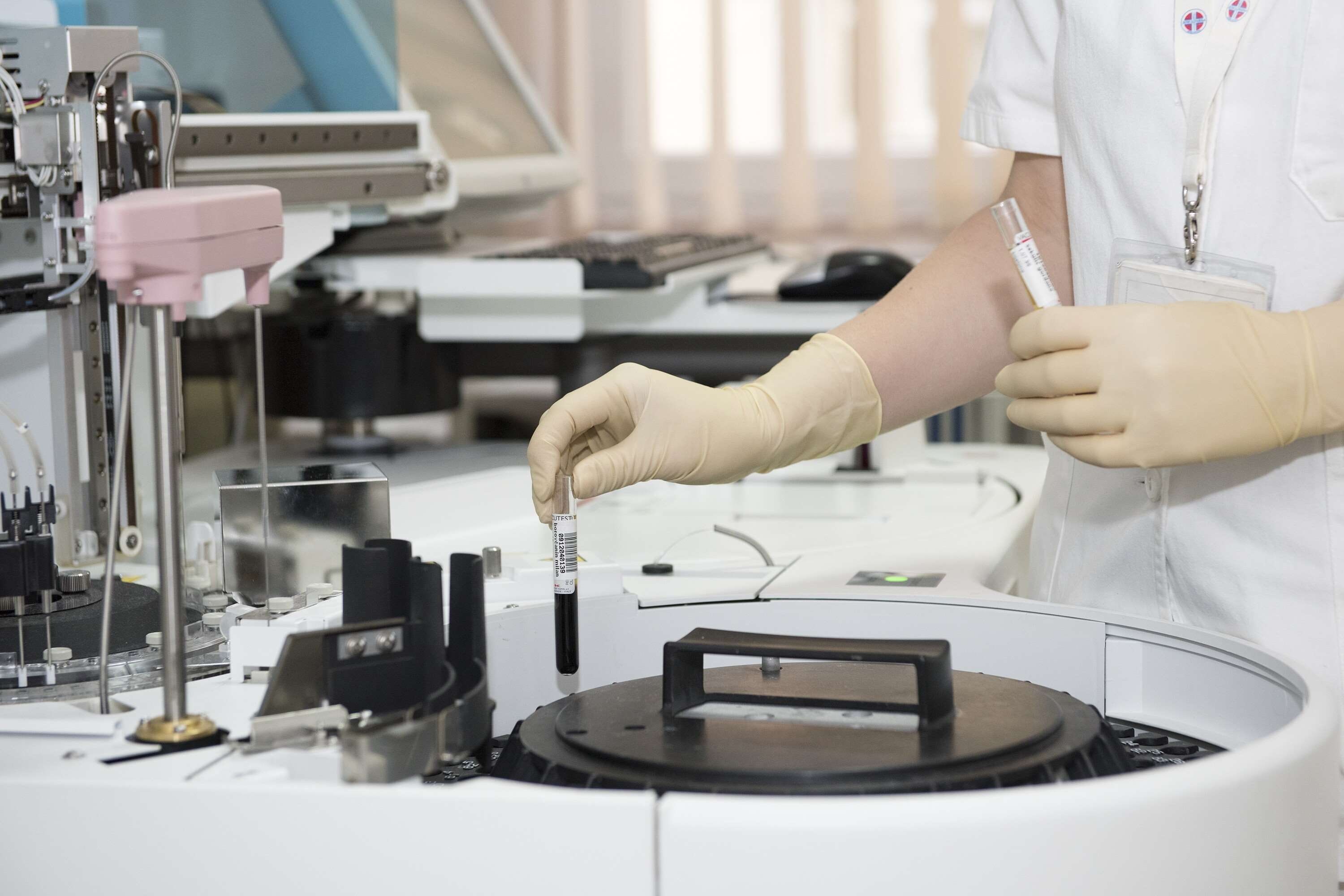 scientific experiment, skill, hand, clinic, doctor, equipment, expertise, occupation, analyzing, research, medical, holding, hospital, human body part, HD Wallpaper