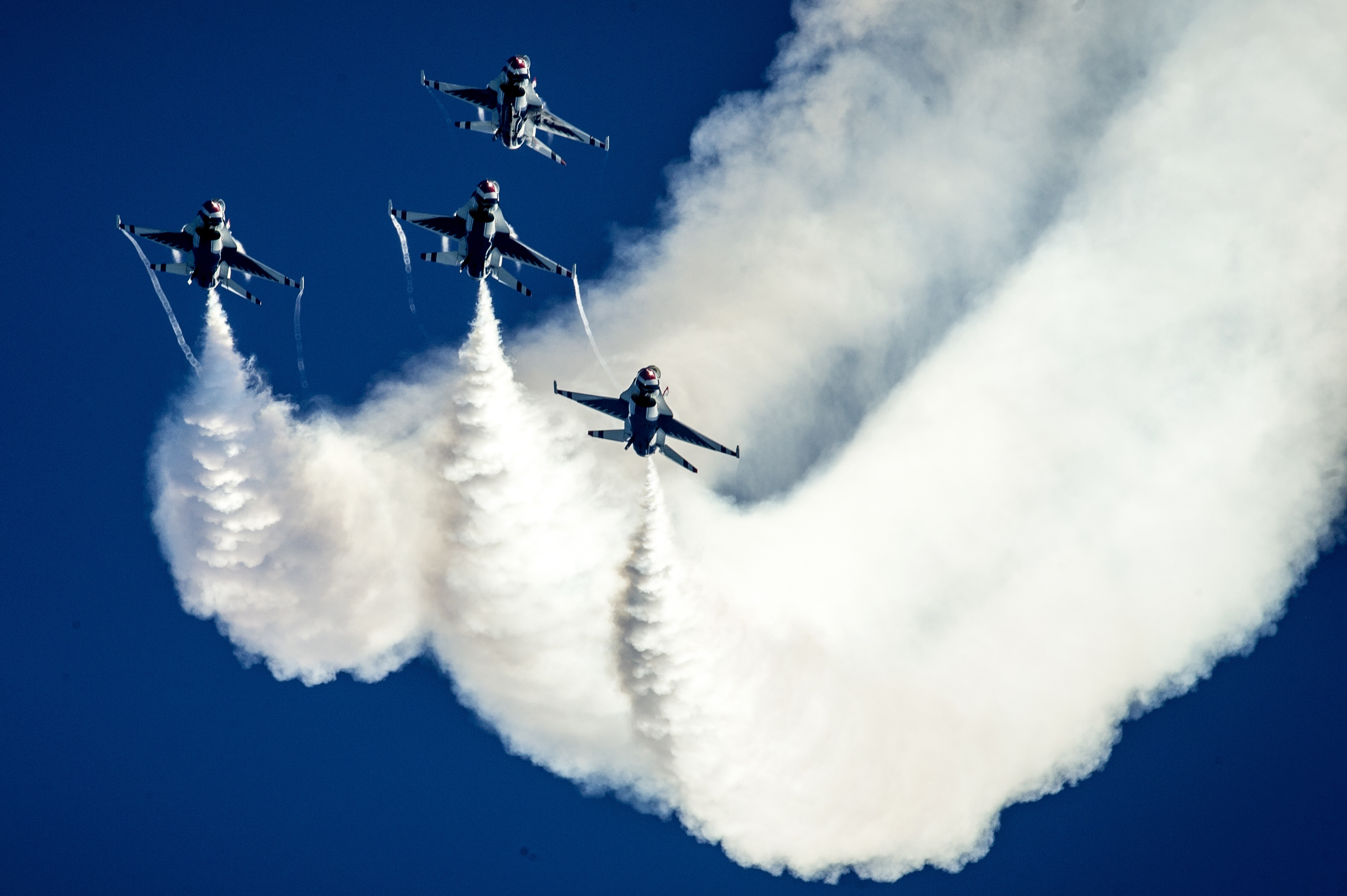 sky, vapor trail, airplanes, teamwork, directly below, low angle view, no people, contrails, nature, mid-air, aerospace industry, jets, airplane, formation, HD Wallpaper