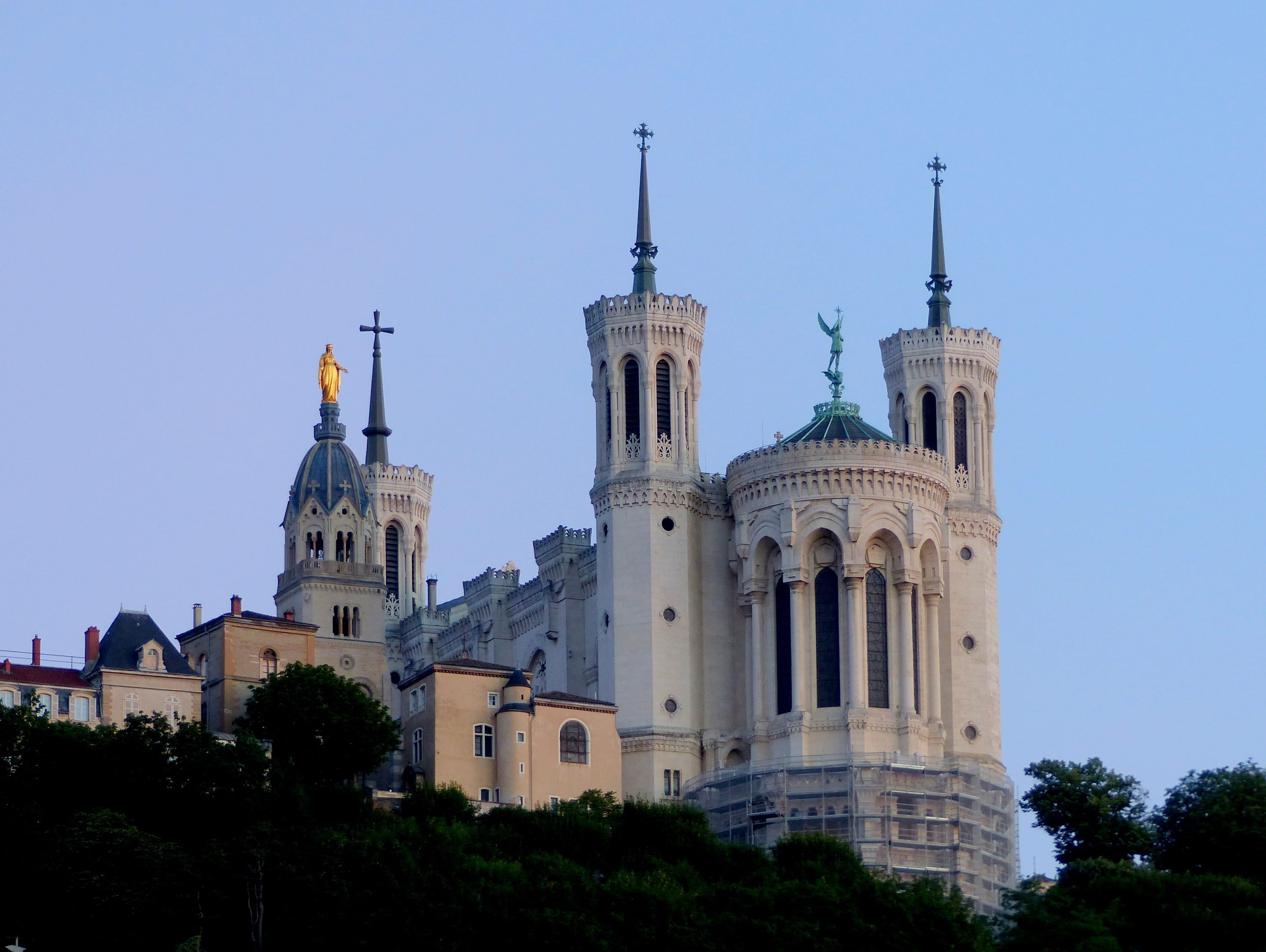 no people, Fourviere, belief, france, 2K, plant, clear sky, daytime, Lyon, outdoors, church, famous Place, architecture And Buildings, nature, place of worship, HD Wallpaper