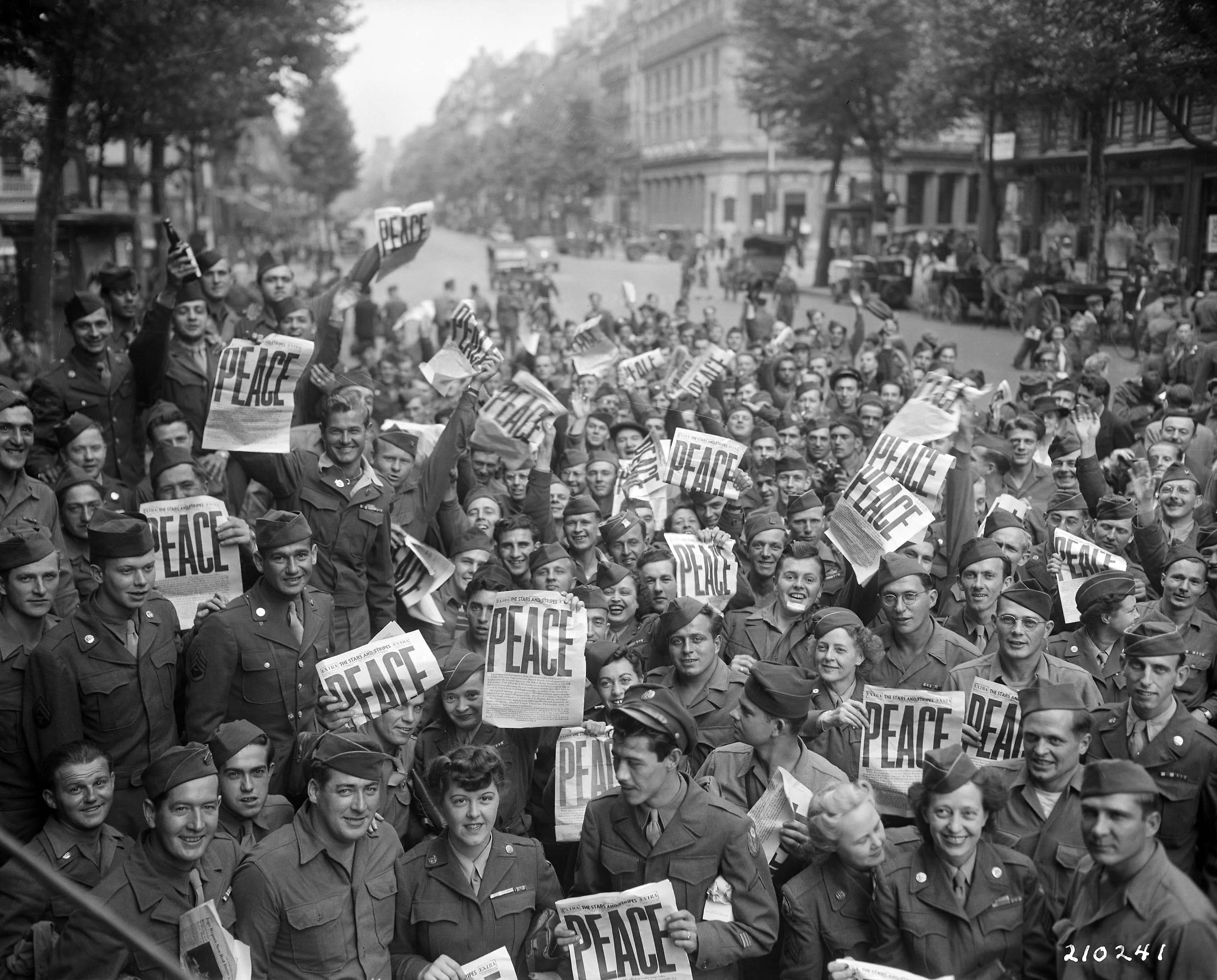 Victory in the pacific, celebration, text, democracy, v, celebrating, communication, military personnel, group of people, large group of people, city, personnel, HD Wallpaper