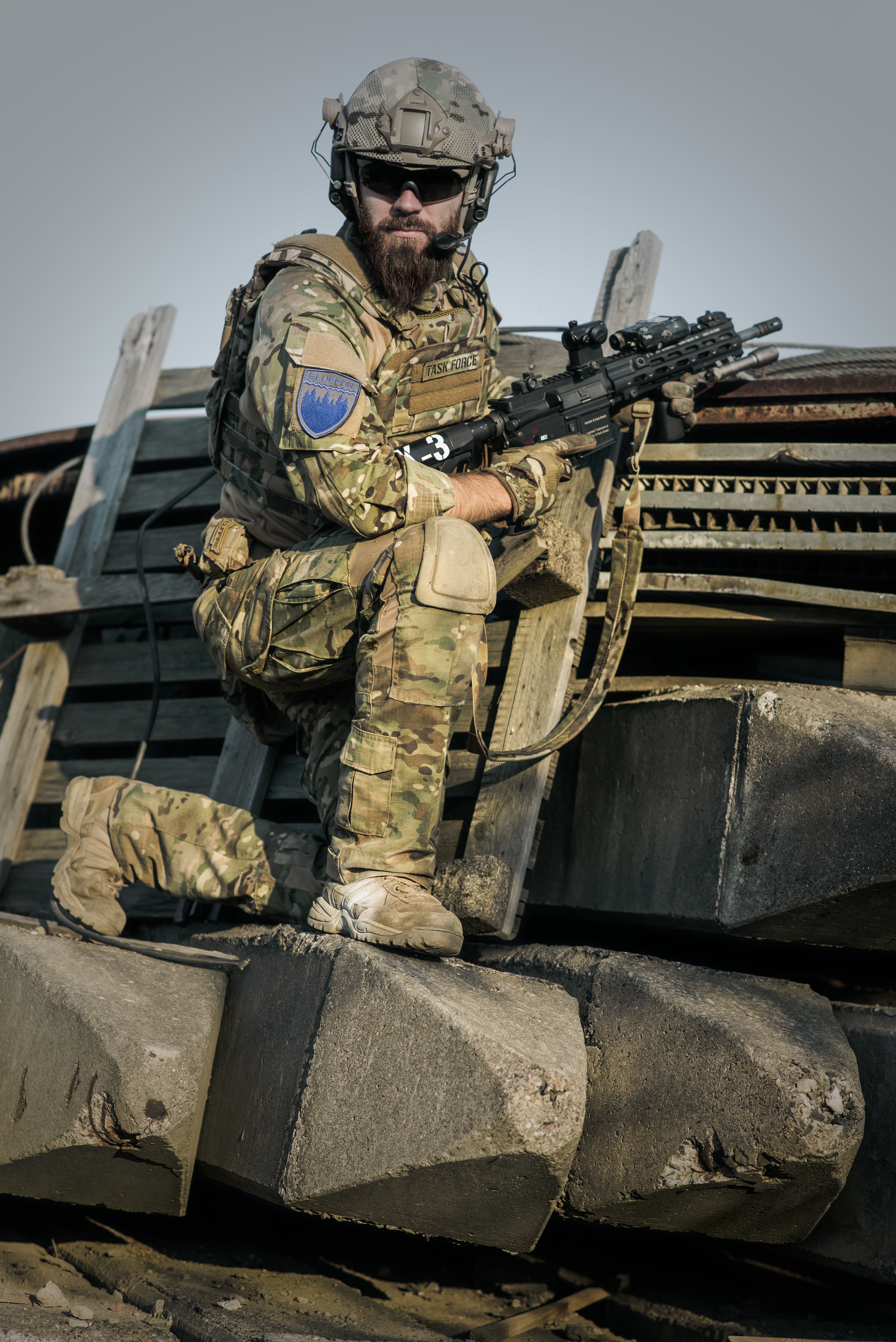 one person, assault, military, architecture, young, people, gunshow, lifestyle, uniform, nature, black, sand, team, police, rifle, soldier, activity, war, Phone HD Wallpaper