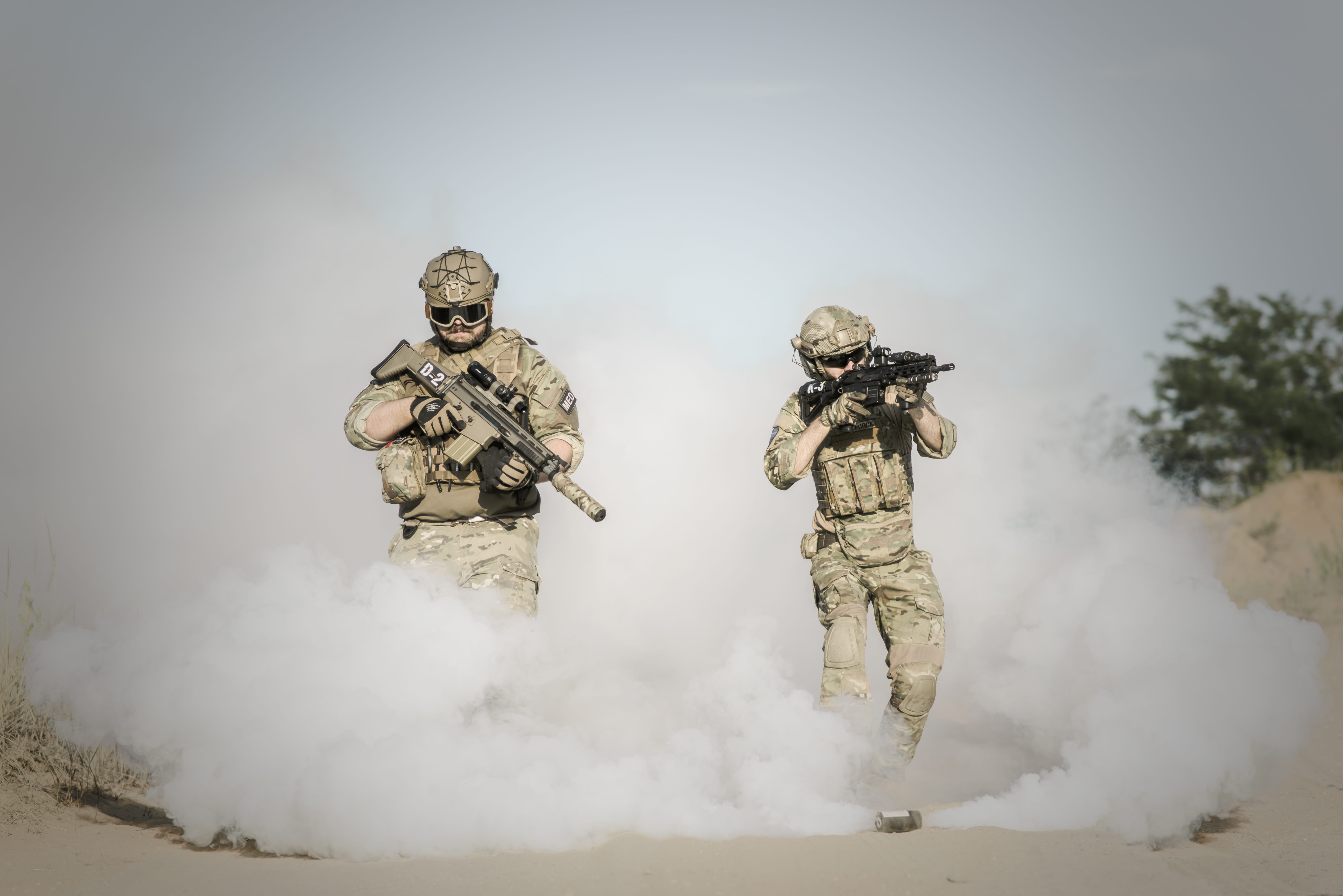 real people, full length, uniform, smoke, team, war, soldiers, sand, army soldier, people, gun, walking, military uniform, desert, special forces, nature, HD Wallpaper