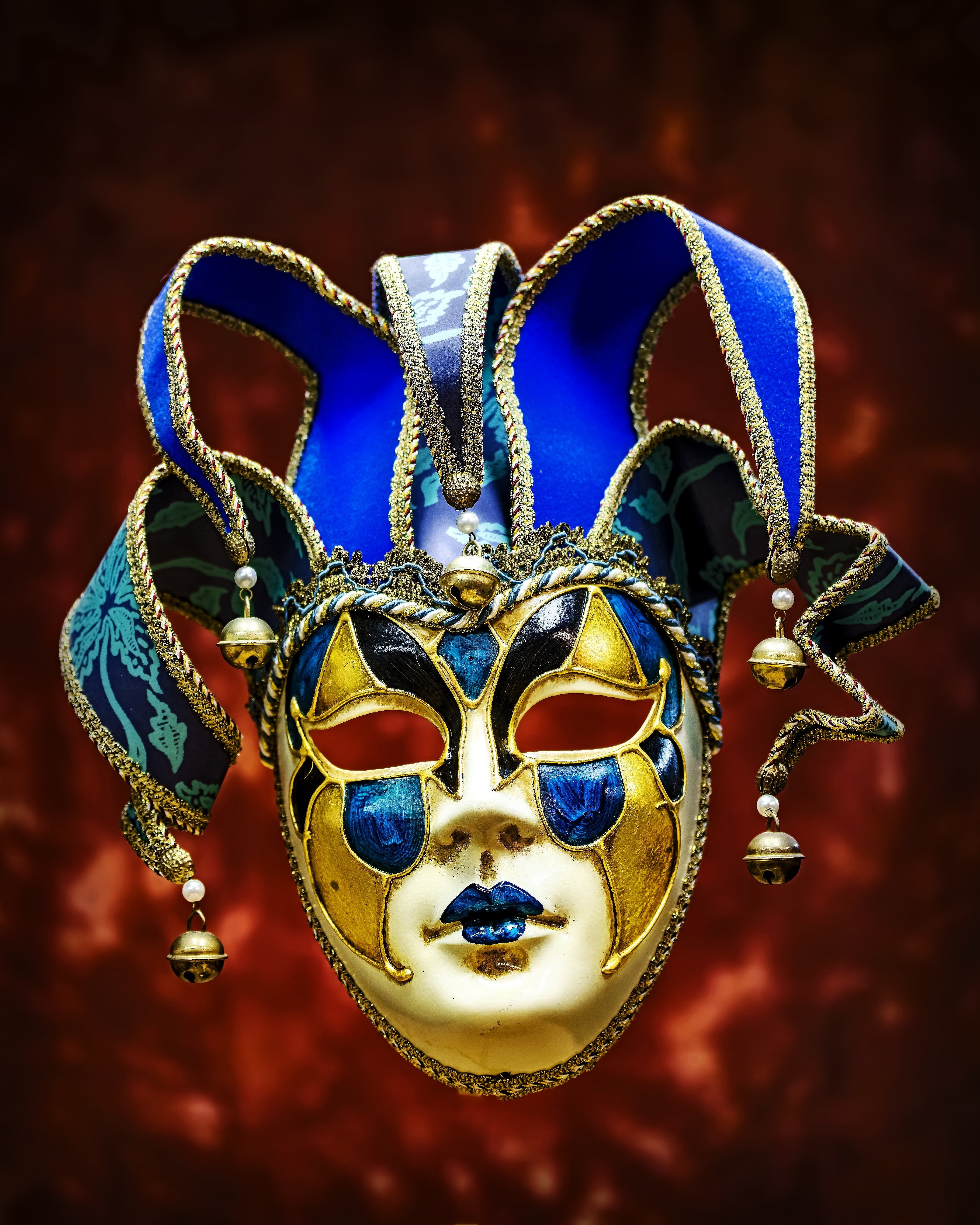 indoors, venetian, jester, art, focus on foreground, mask, cultures, traveling Carnival, carnival - celebration event, selective, italian, costume, luxury, Phone HD Wallpaper