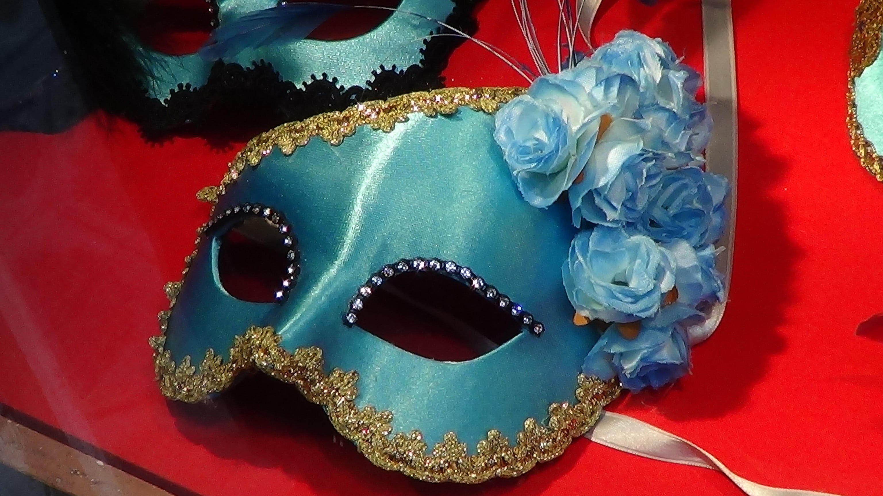 art and craft, no people, representation, mask - Disguise, red, venice - Italy, celebration, 2K, creativity, masquerade, disguise, close-up, luxury, jewelry, HD Wallpaper