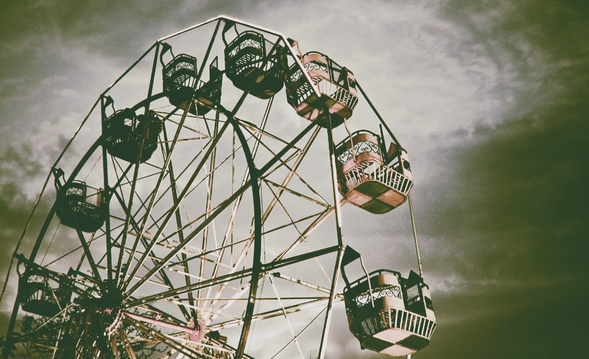 day, metal, traveling carnival, nature, spinning, 1080P, low angle view, no people, ferris wheel, enjoyment, arts culture and entertainment, wheel, outdoors, HD Wallpaper