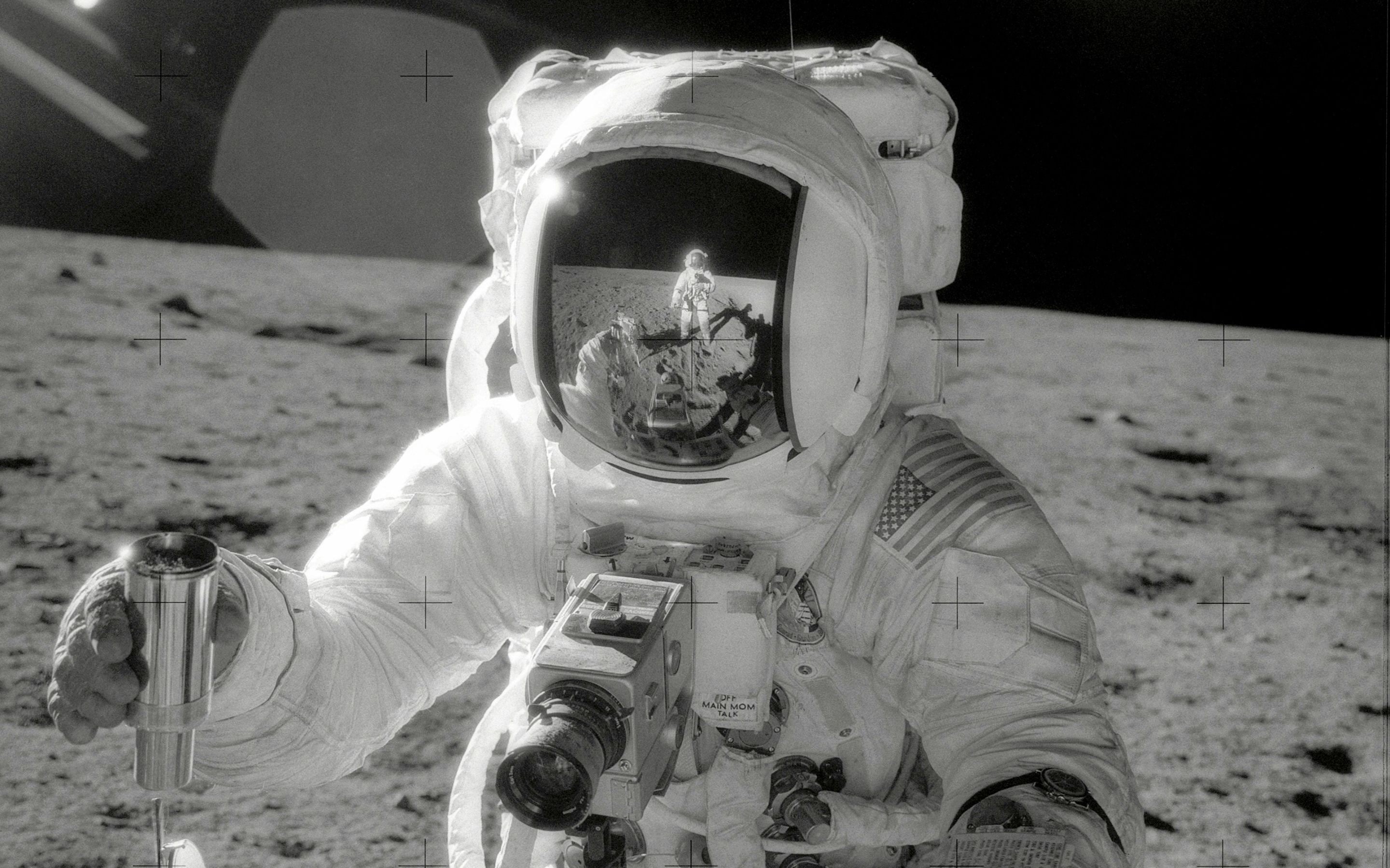 men, one person, lifestyles, day, headwear, leisure activity, outdoors, astronaut, spacesuit, real people, helmet, Moon, land, nature, occupation, security, HD Wallpaper