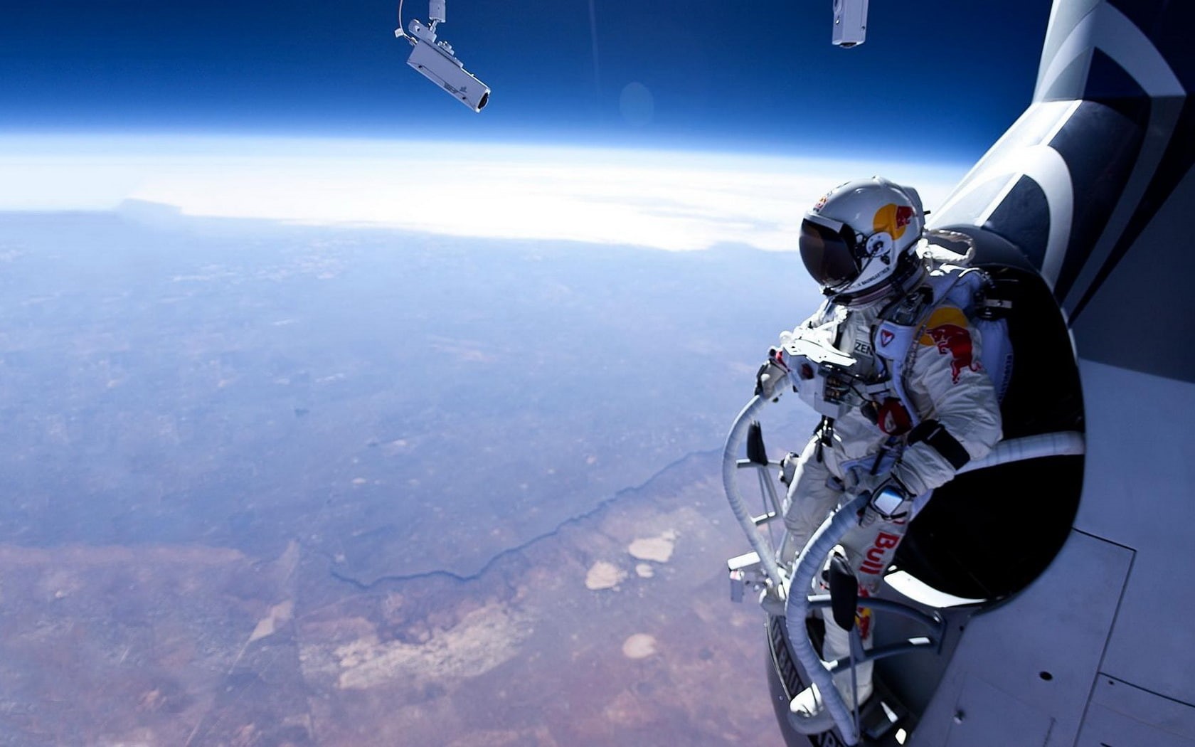720P, felix, baumgartner, skydiving, bull, red, HD Wallpaper