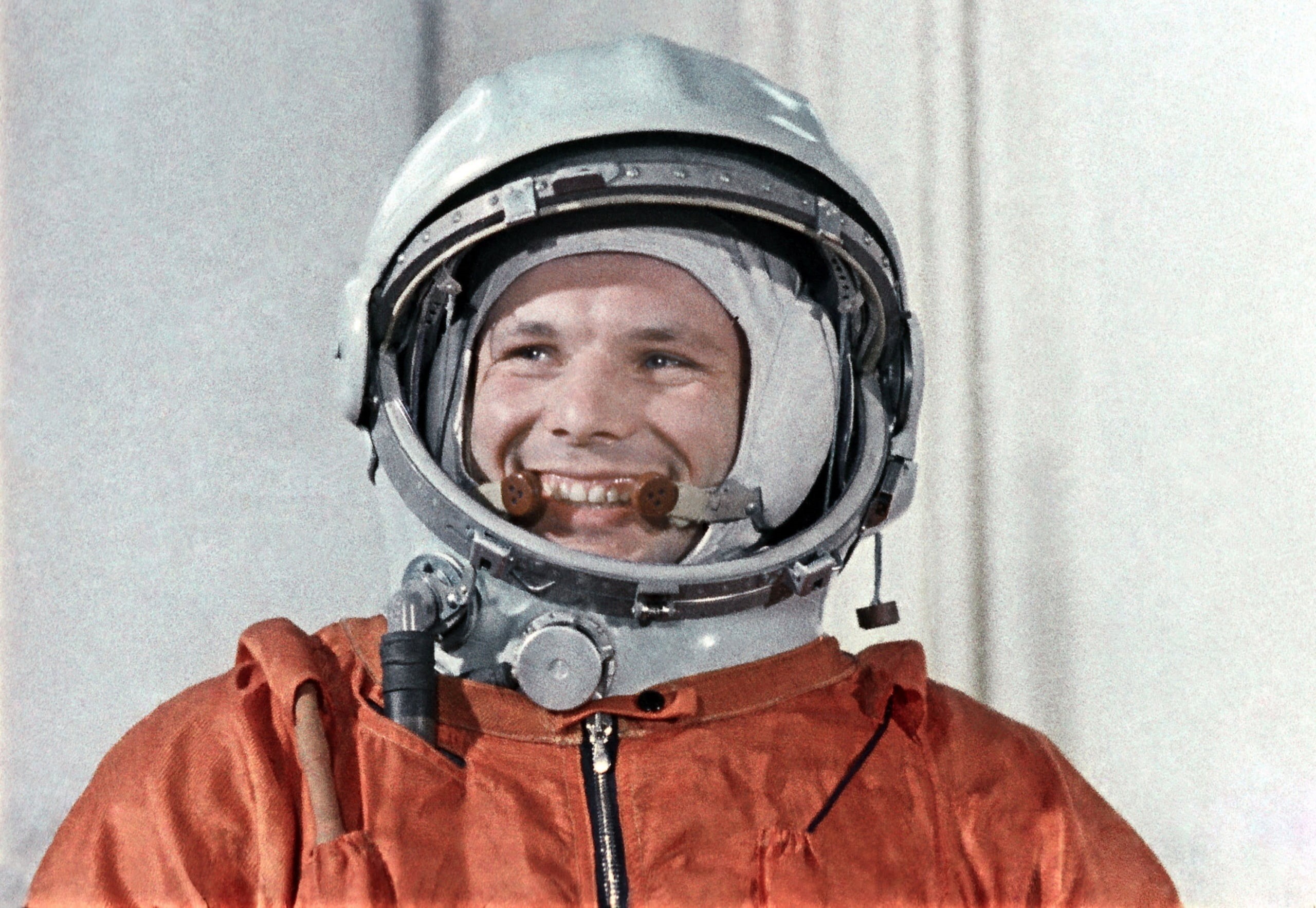 outdoors, headshot, men, safety, front view, legend, equipment, helmet, the suit, smile, clothing, studio shot, winter, Yuri Gagarin, motorcycle, uniform, HD Wallpaper