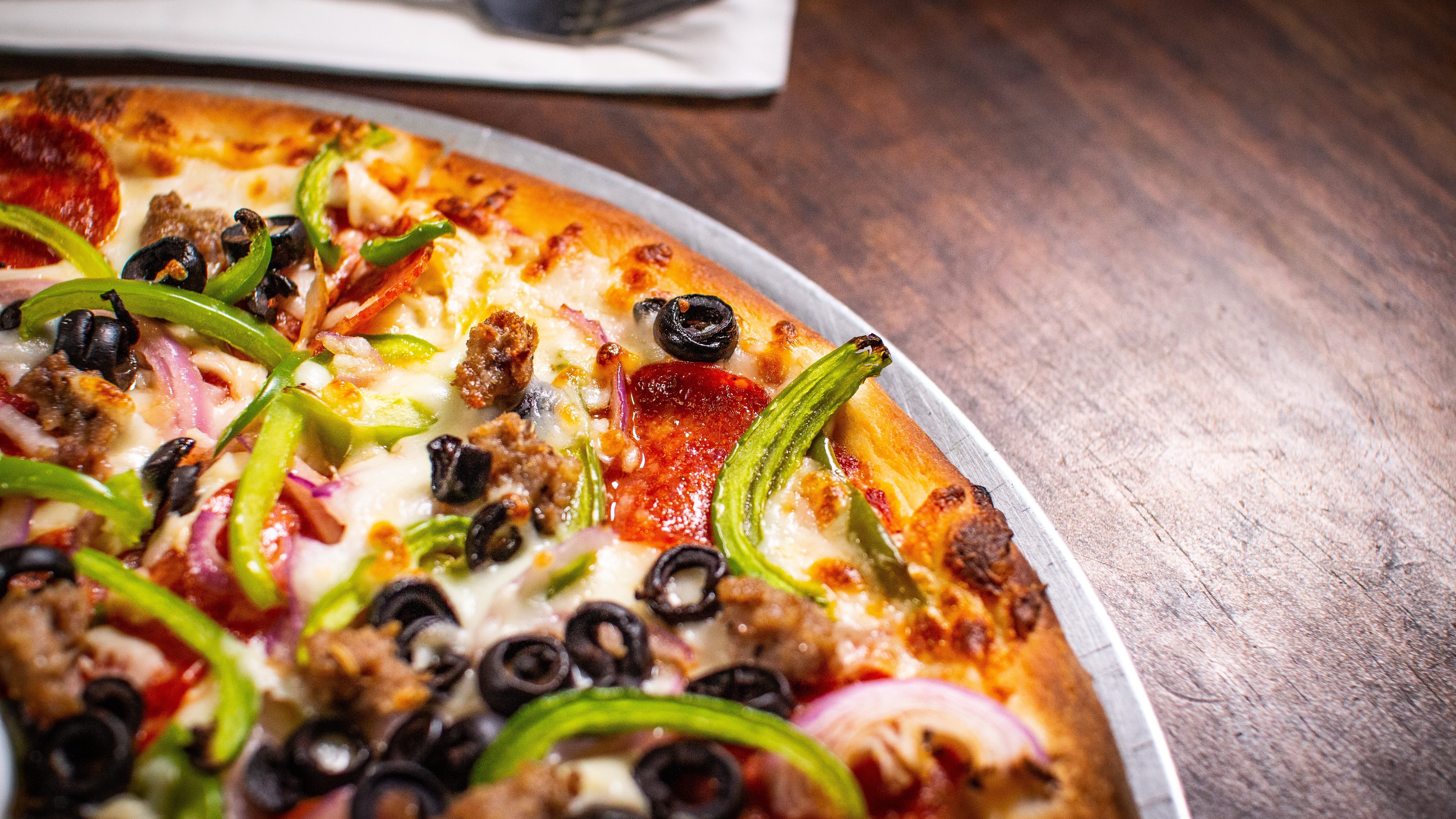 dairy product, vegetarian food, meat, no people, indoors, cuisine, vegetable, wellbeing, high angle view, food and drink, cheese, olive, pizza, healthy eating, HD Wallpaper