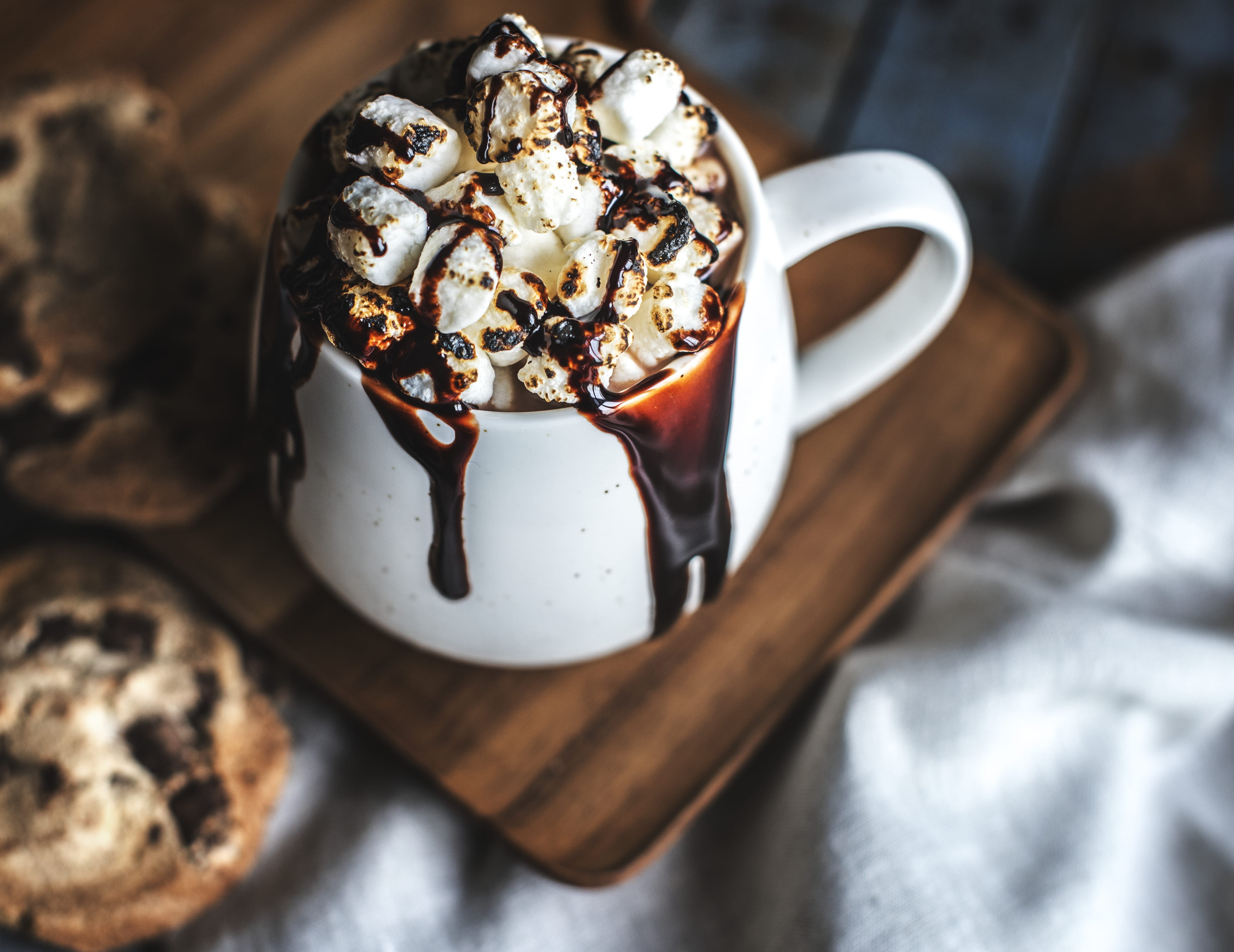 refreshment, chocolate chip, closeup, winter, milk, morning, sweet, 4K, cup, syrup, baked, cream, wood - Material, cappuccino, coffee - Drink, HD Wallpaper