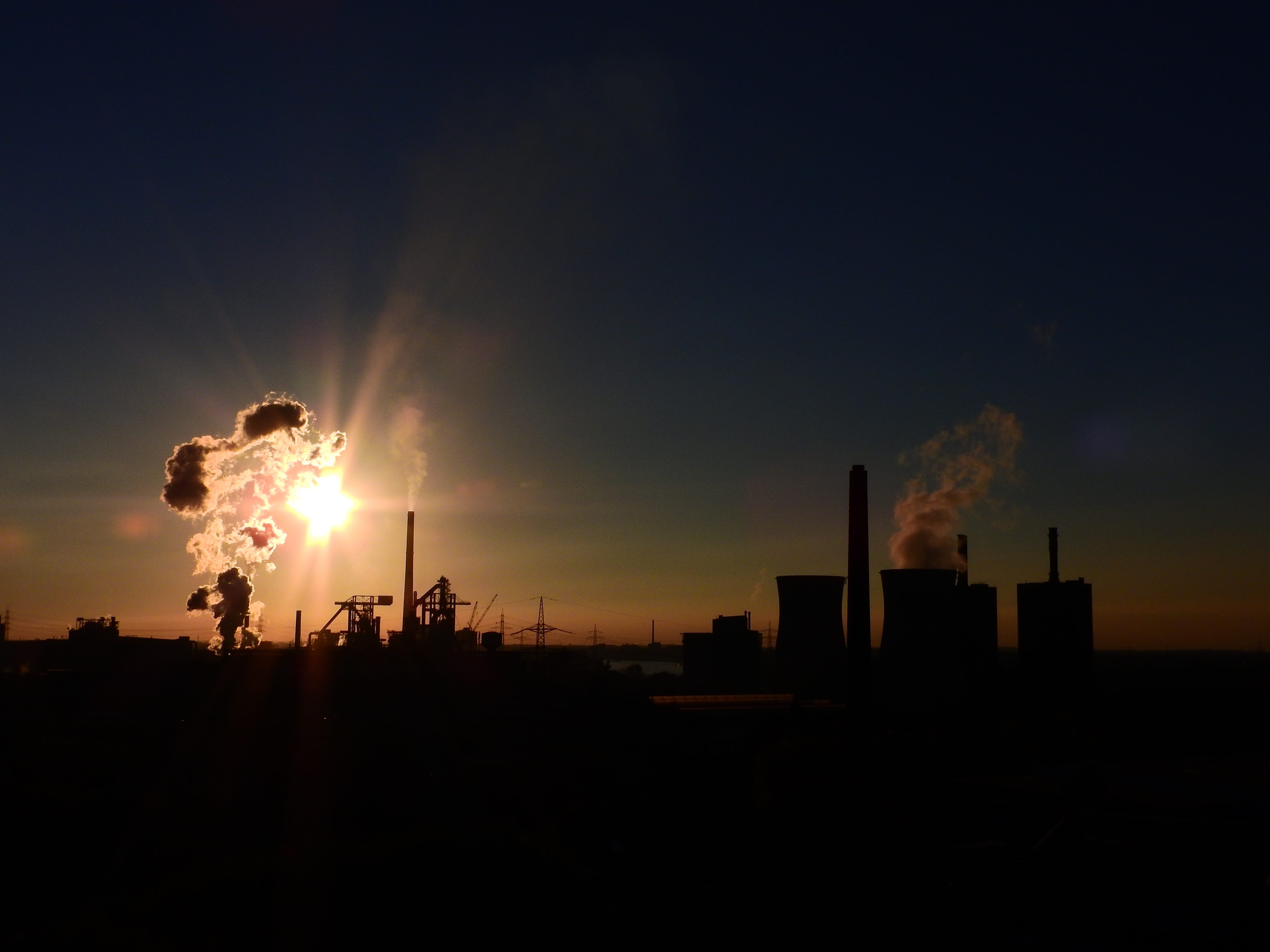 smoke - physical structure, industry, duisburg, electricity, built structure, energy generation, emitting, industrial plant, lens flare, ruhr area, city, HD Wallpaper