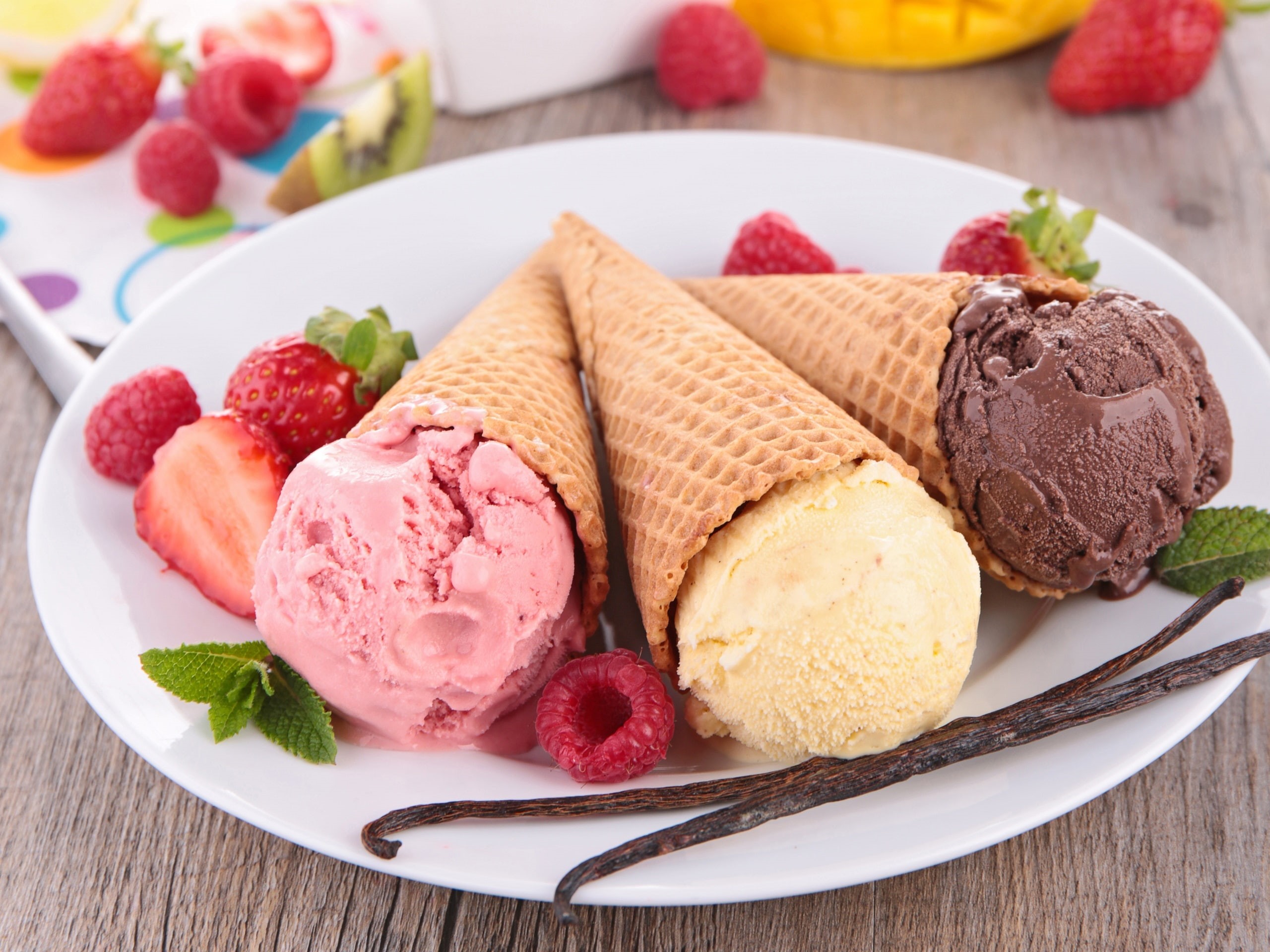 cone, chocolate, sticks, Cream, Dessert, fruits, Ice, vanilla, strawberry, cinnamon, stawberry, slice, 2K, HD Wallpaper
