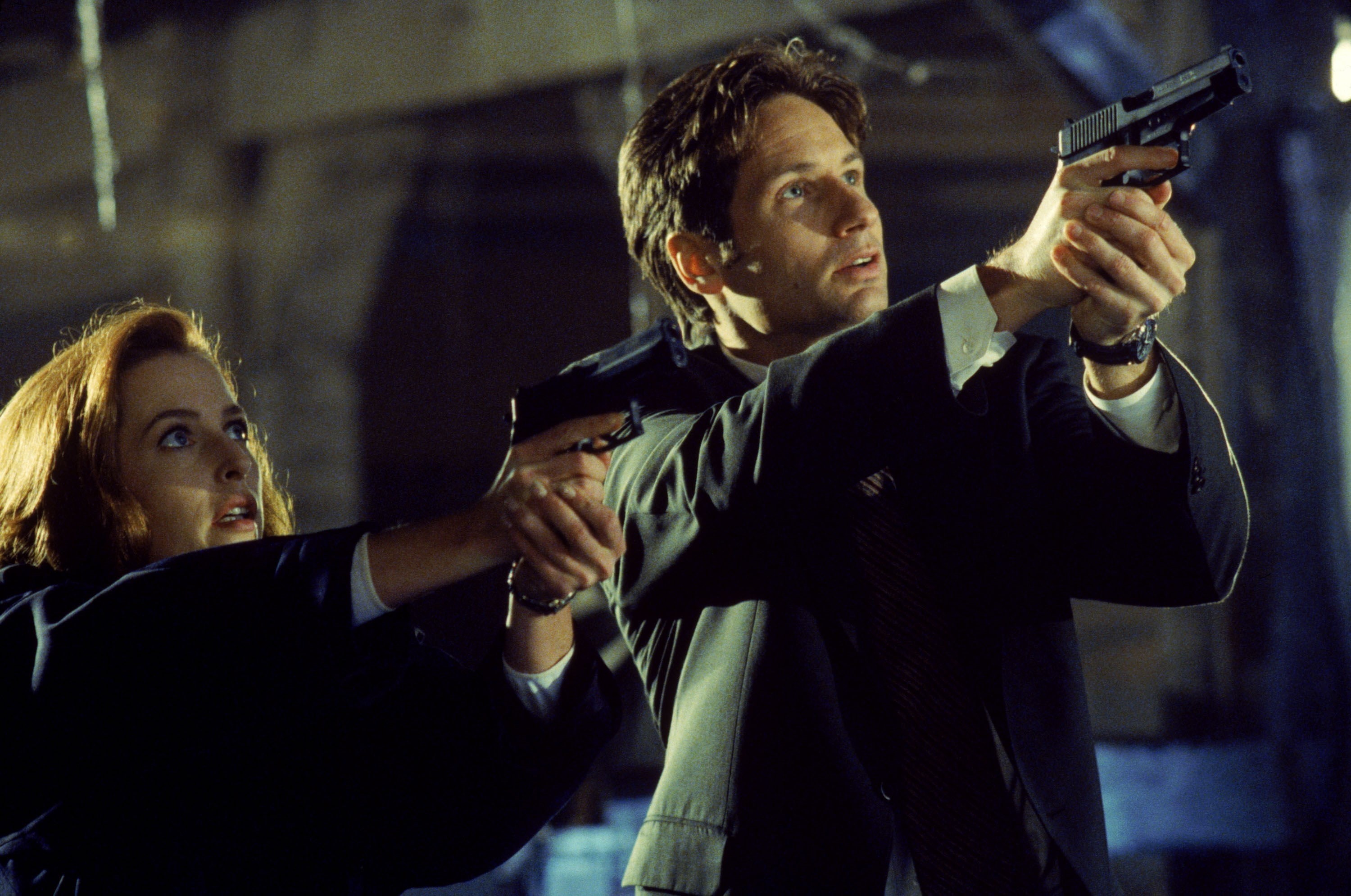holding, males, gun, mid adult men, females, weapon, the x files, two people, couple - relationship, people, business, mid adult, men, women, 2K, social issues, HD Wallpaper