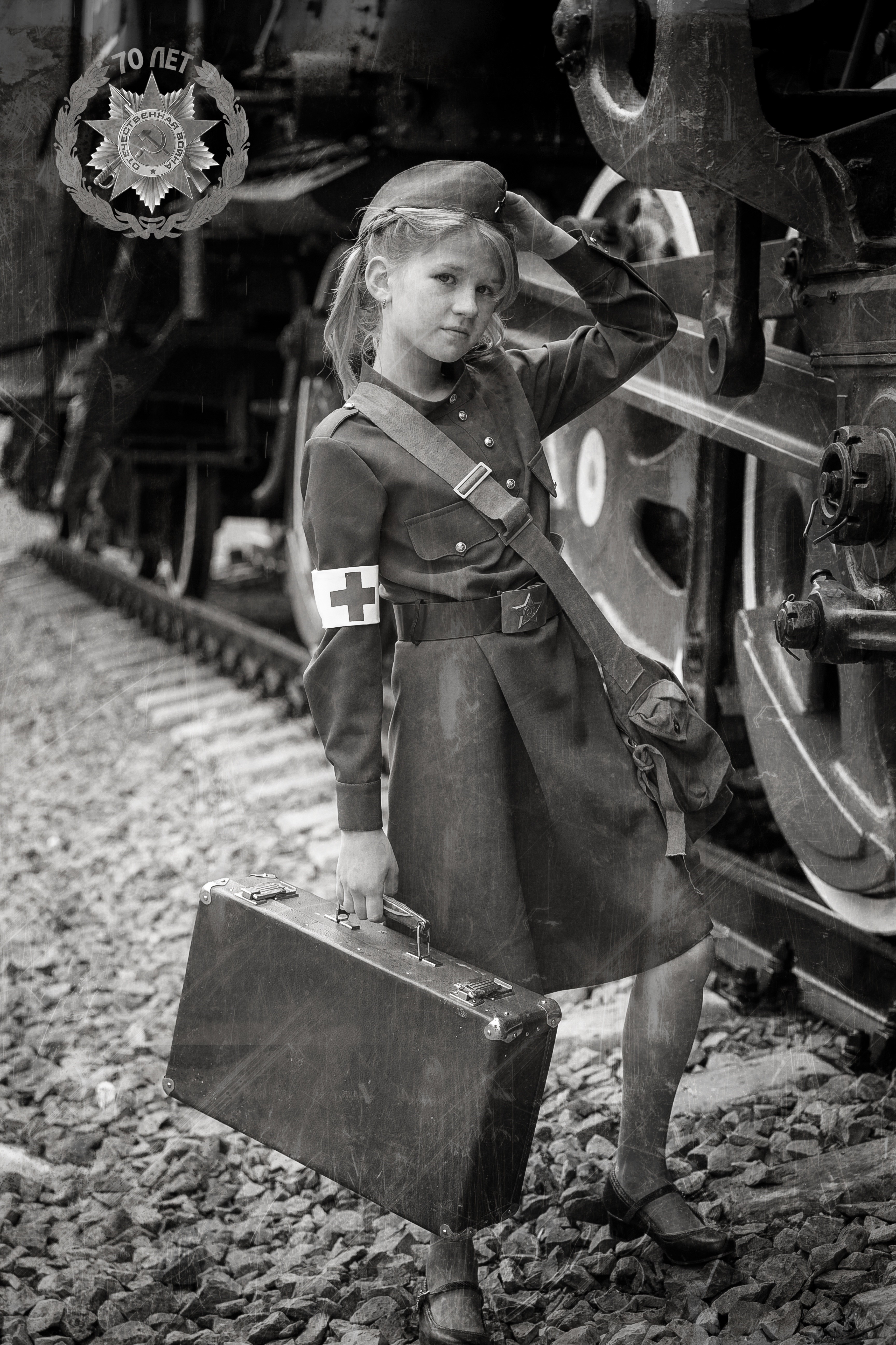 long, military uniform, retro Styled, girl, photo, outdoors, women, train, full length, time, old, suitcase, childhood, world war, black And White, sleeved, Phone HD Wallpaper