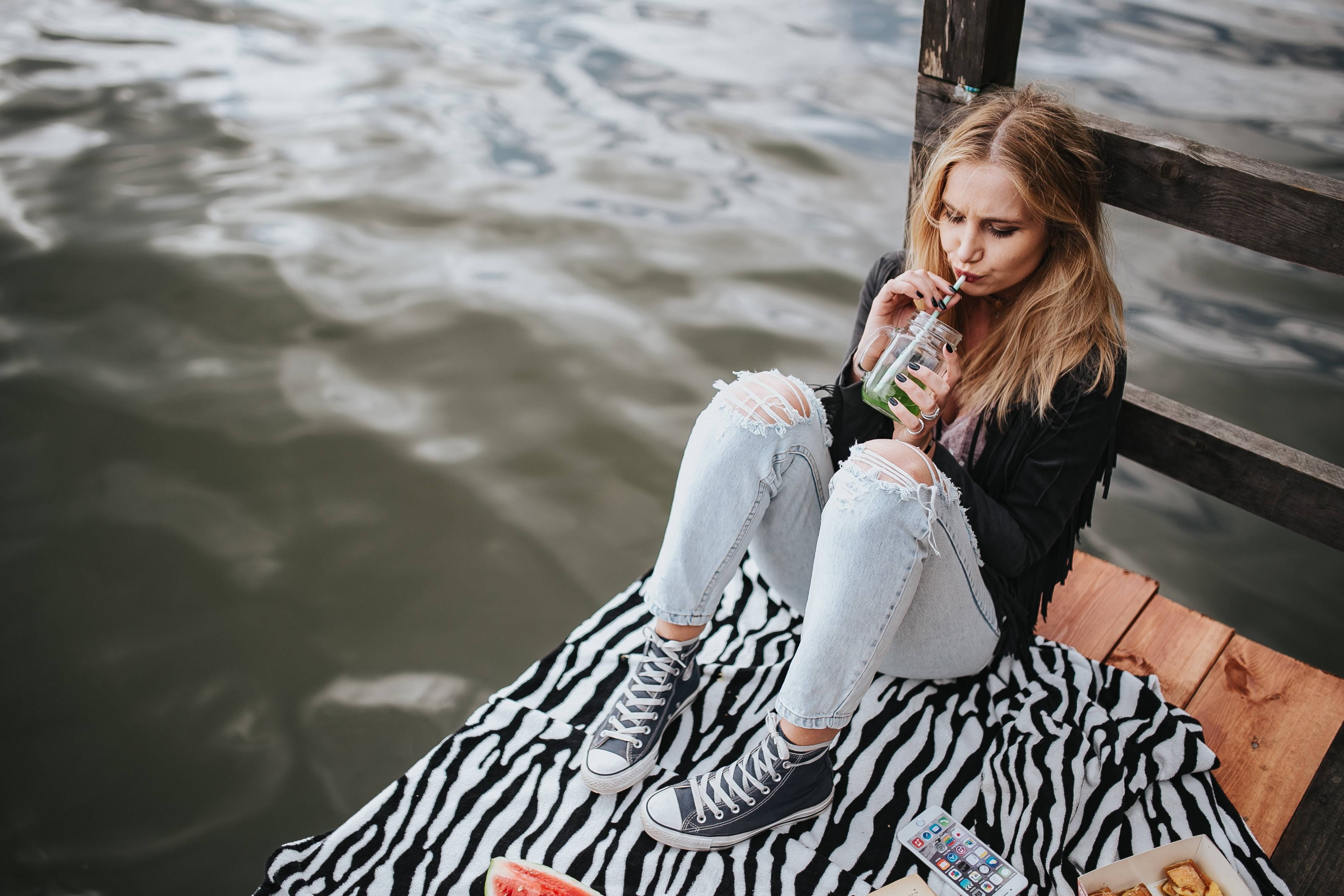 watermelon, color Image, lifestyles, lake, jetty, young Women, long hair, snack, woman, girl, one Person, jeans, one Woman Only, smiling, beautiful woman, HD Wallpaper