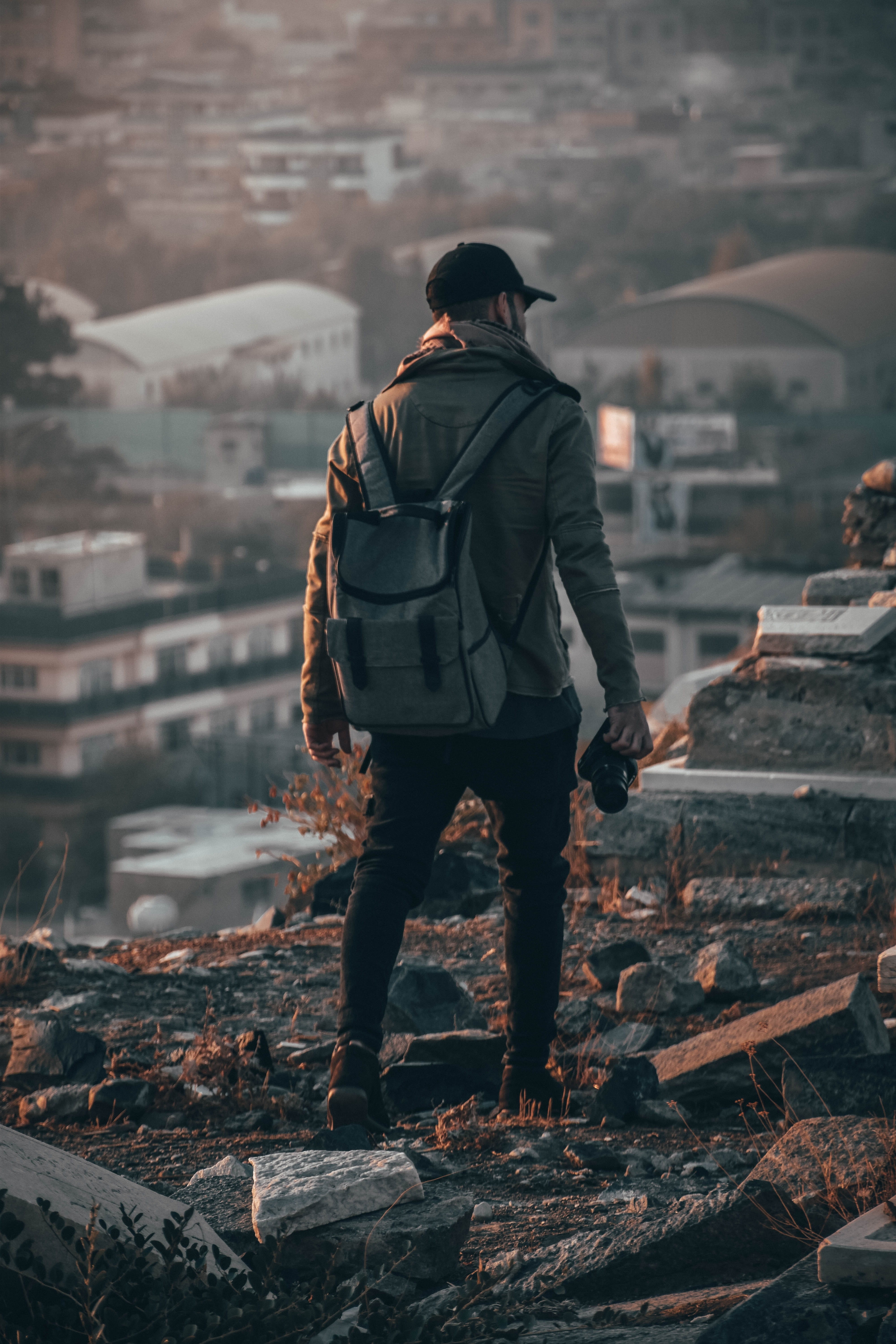 building, holding, 5K, backpack, fashion, men, looking at view, cap, city, depth of field, back view, outdoors, man, lifestyles, photo, person, guy, style, Phone HD Wallpaper
