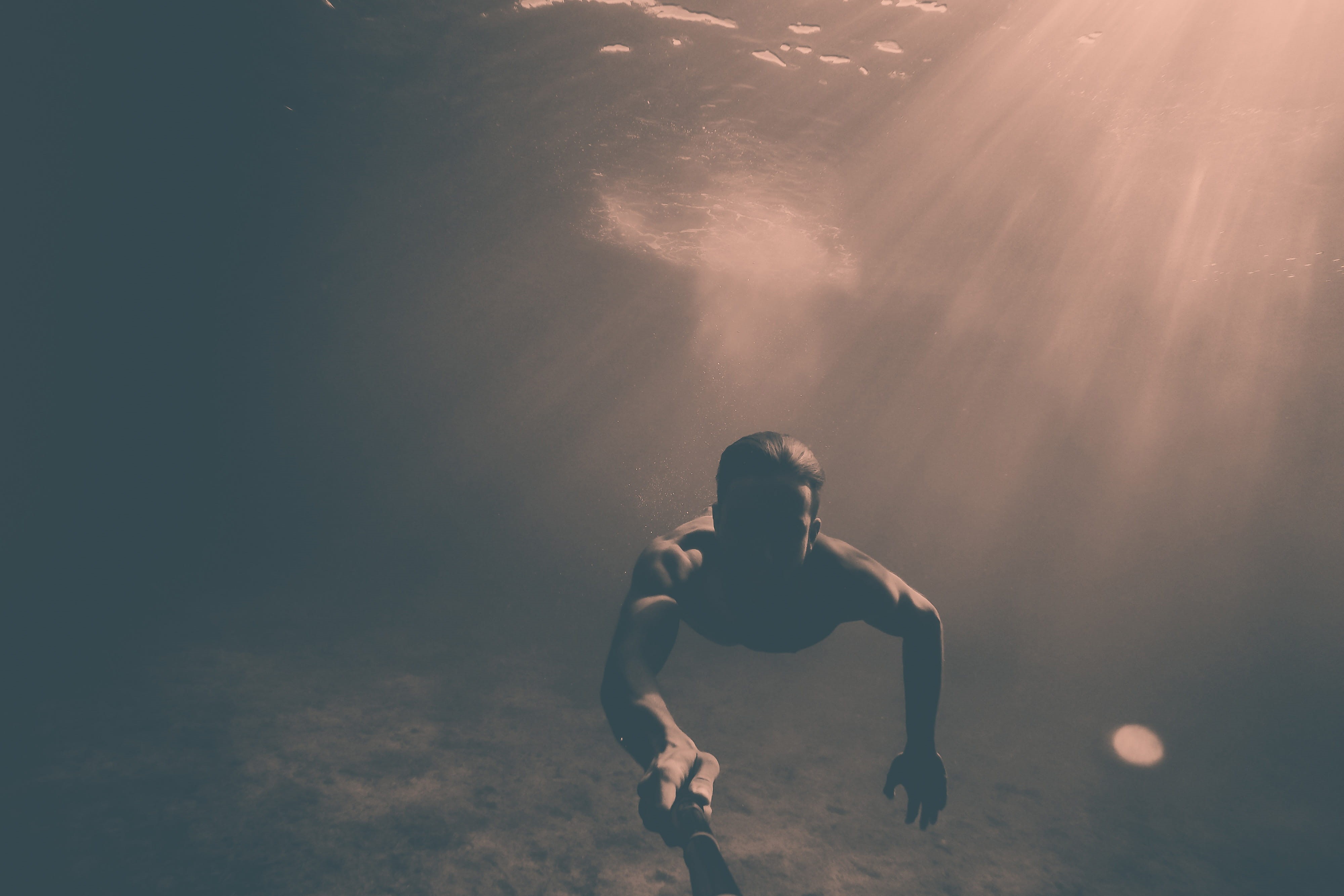 4K, sport, real people, diving, underwater diving, underwater, lifestyles, water, motion, selfie, scuba, undersea, diver, full length, young adult, healthy lifestyle, HD Wallpaper