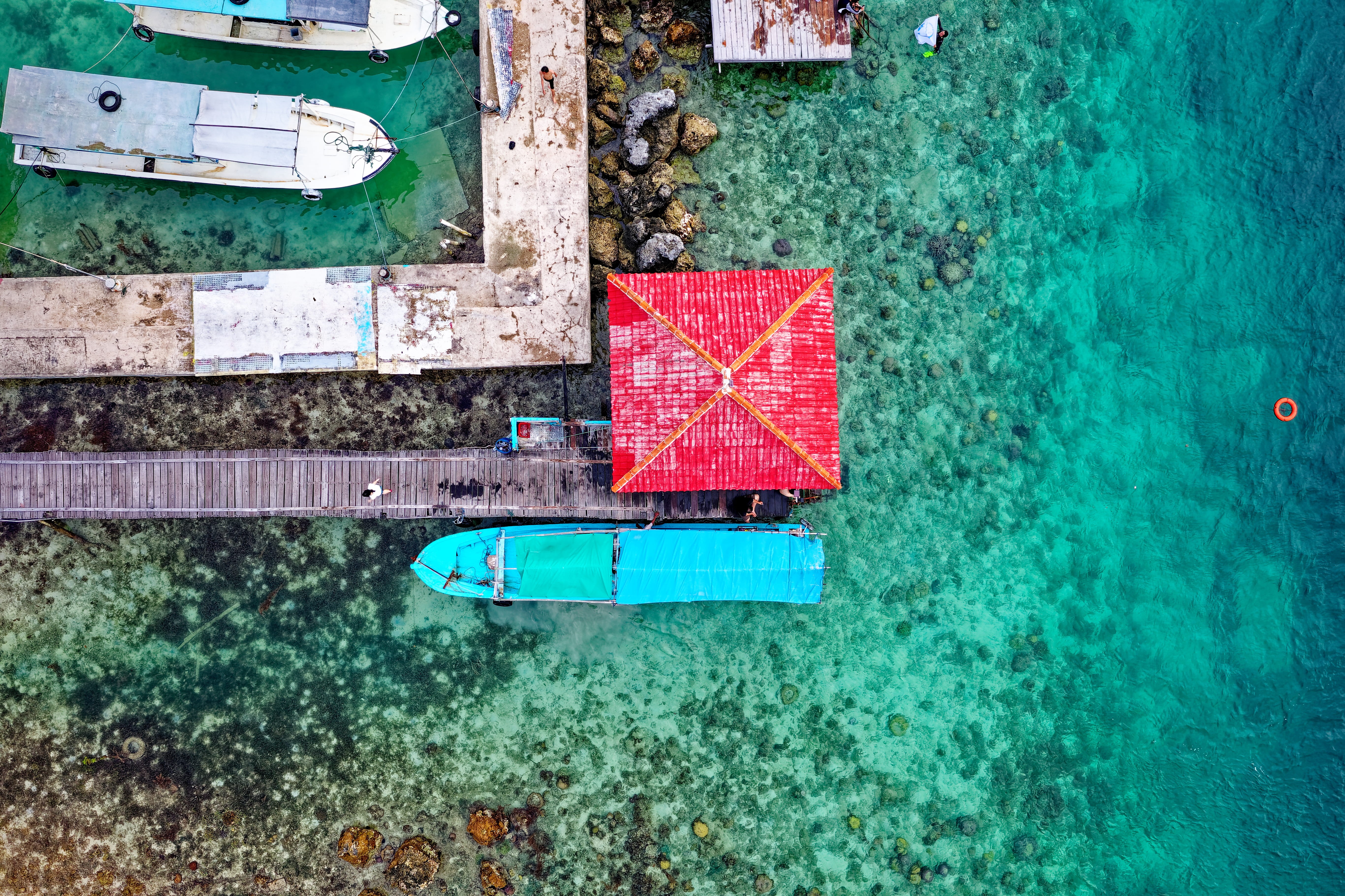 body, aerial shot, wood - material, high angle view, aerial, abandoned, watercrafts, swimming pool, boats, ocean, metal, water, day, drone shot, sea, directly above, HD Wallpaper
