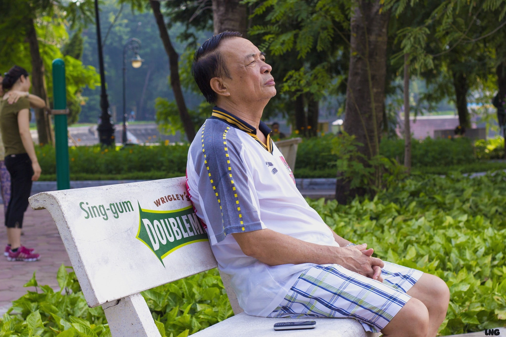 nature, Vietnam, senior adult, two people, side view, 1080P, sitting, men, day, park bench, seat, people, smiling, three quarter length, Asia, lifestyles, HD Wallpaper