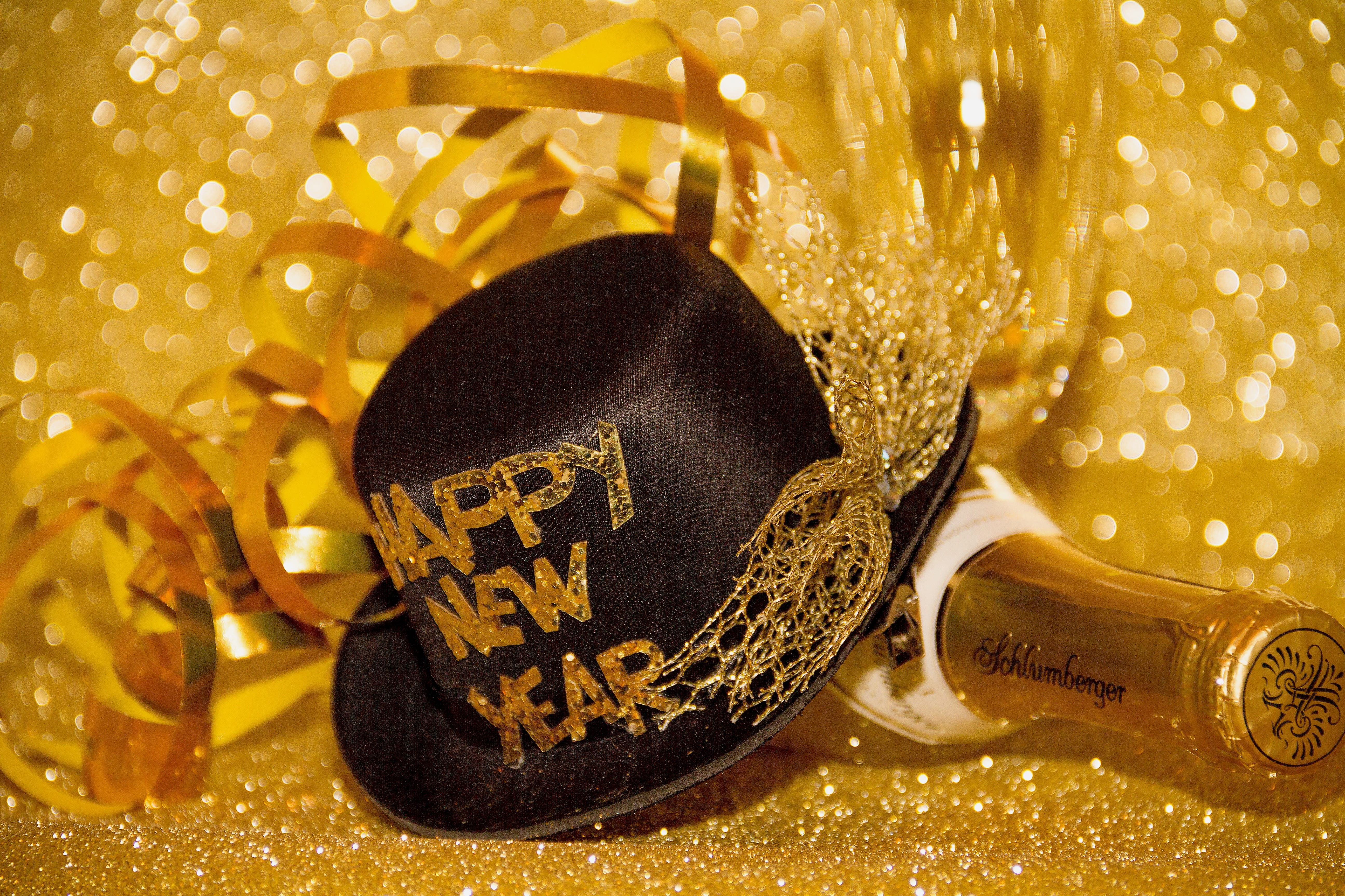 lucky charm, celebration, holiday, 5K, no people, 2018, new years day, wealth, christmas decoration, black, decoration, new years greetings, studio shot, HD Wallpaper