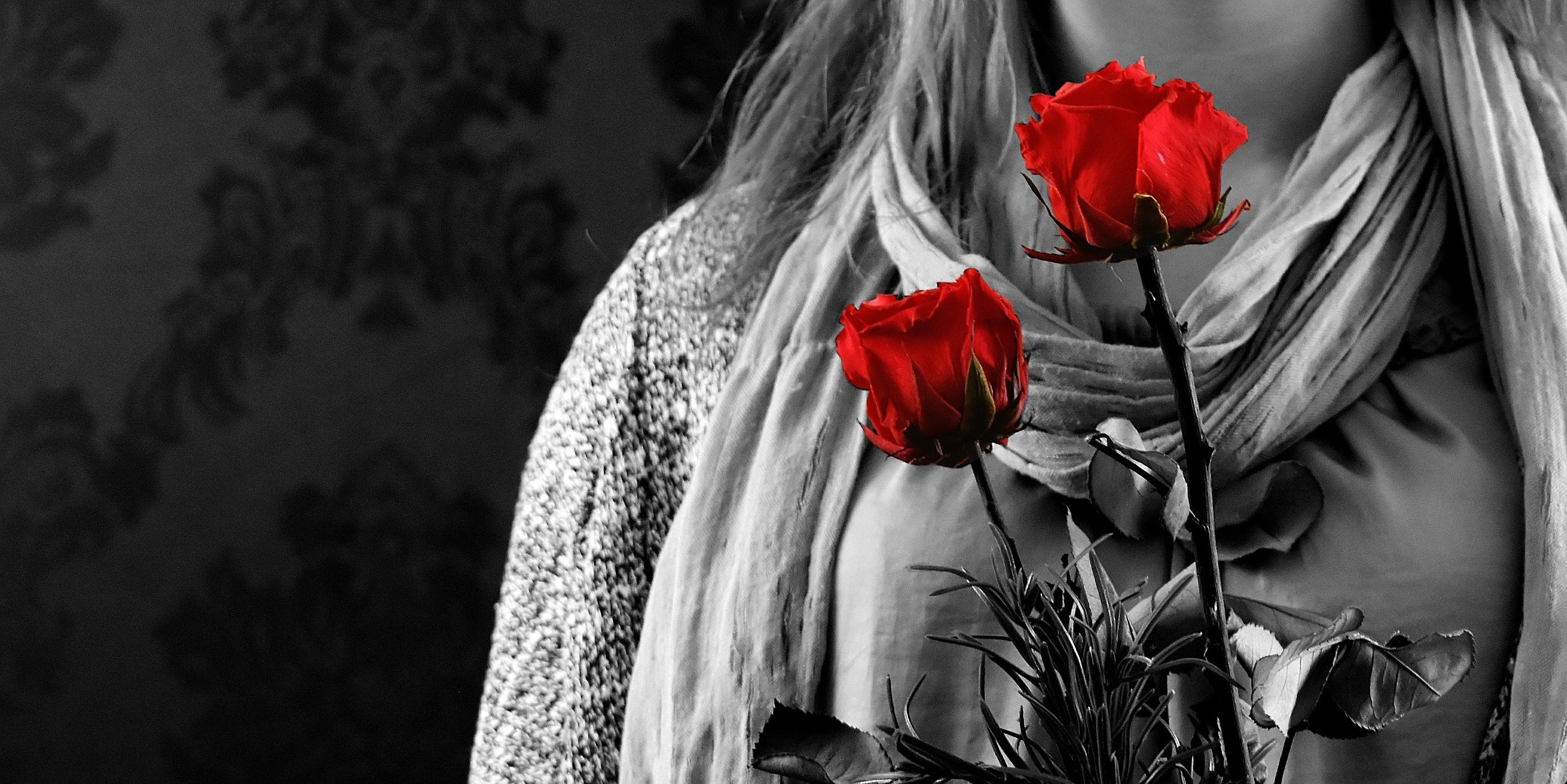 vulnerability, bouquet, love, people, beauty in nature, romantic, emotion, gift, plant, flower head, person, close-up, girl, women, freshness, flower arrangement, HD Wallpaper
